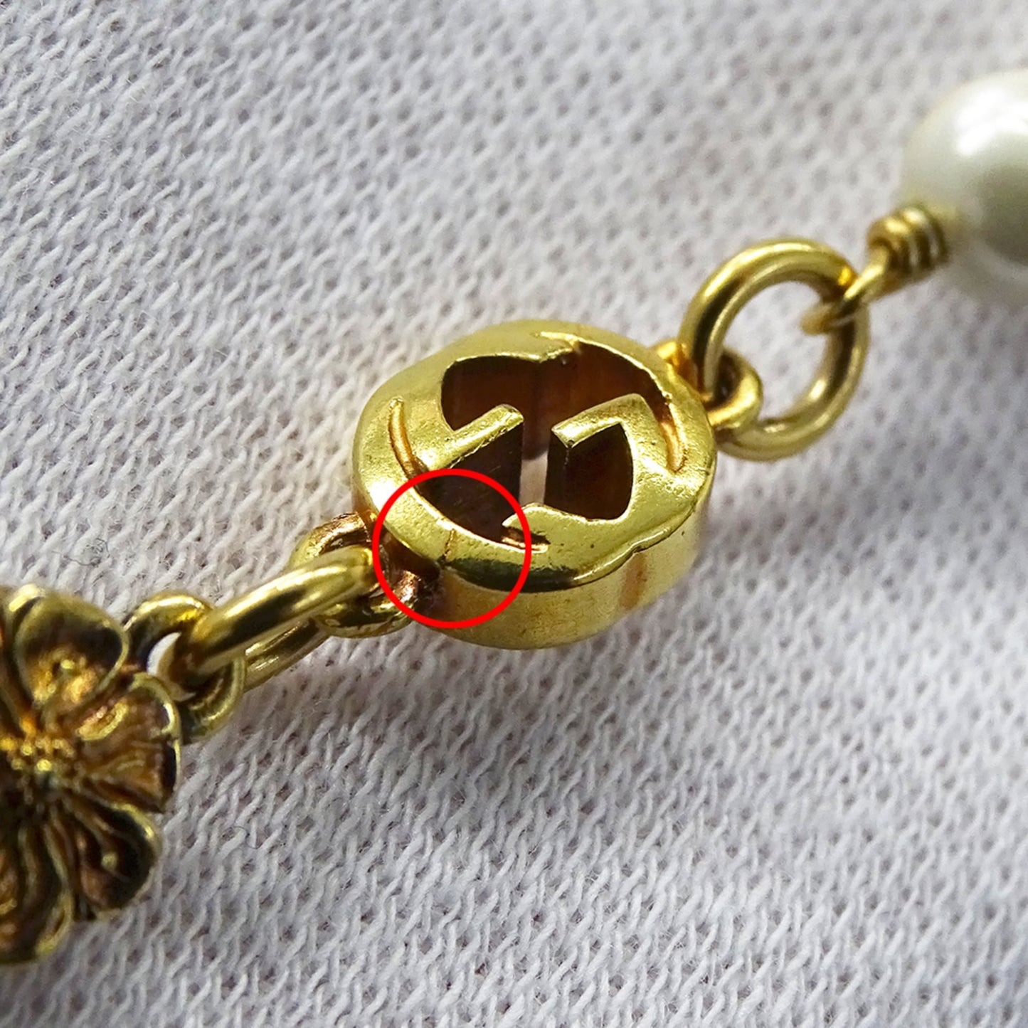 Gucci Women's Interlocking G Necklace with Faux Pearls and Gold Flowers