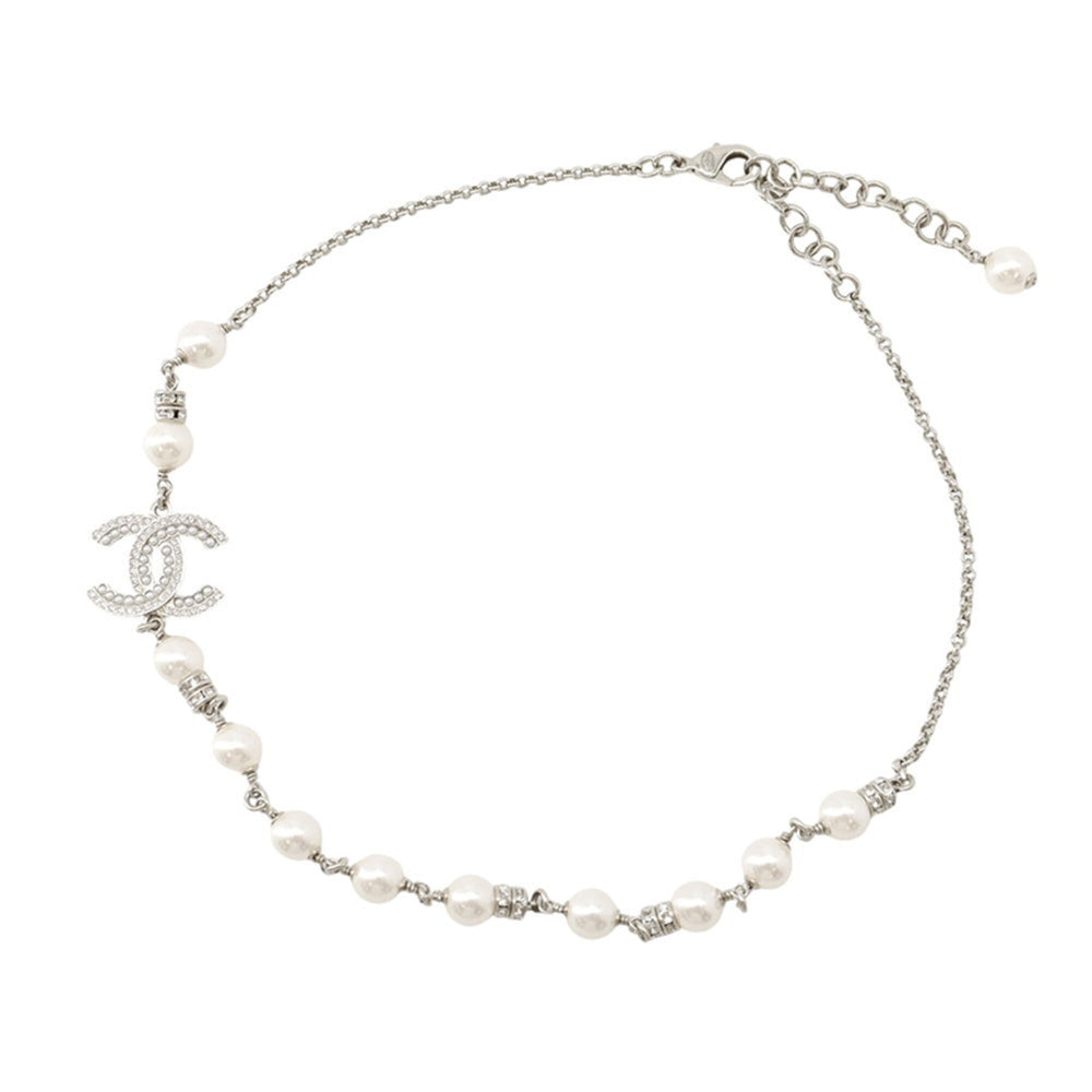 Chanel necklace with Coco Mark, faux pearl and rhinestone design. CHANEL for women — Like New