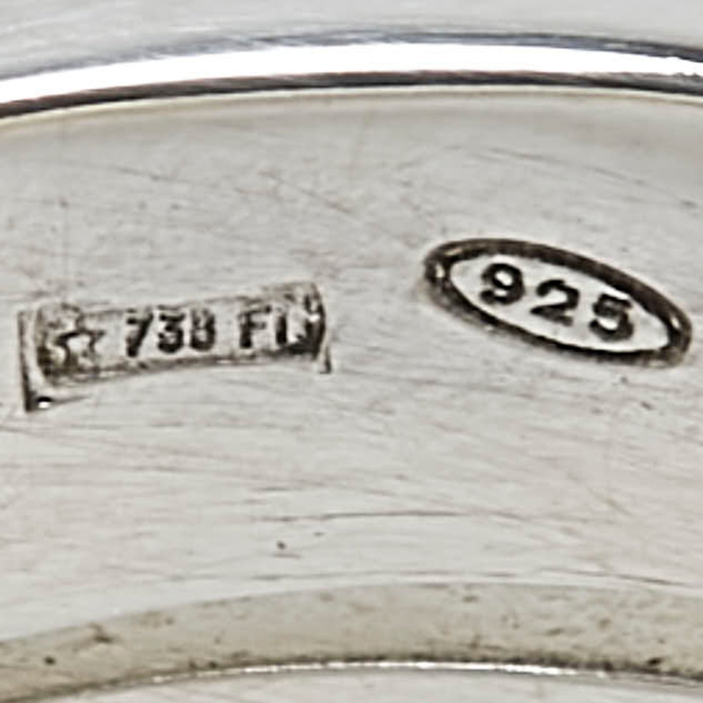 Gucci logo snake ring in silver (SV925) for women.