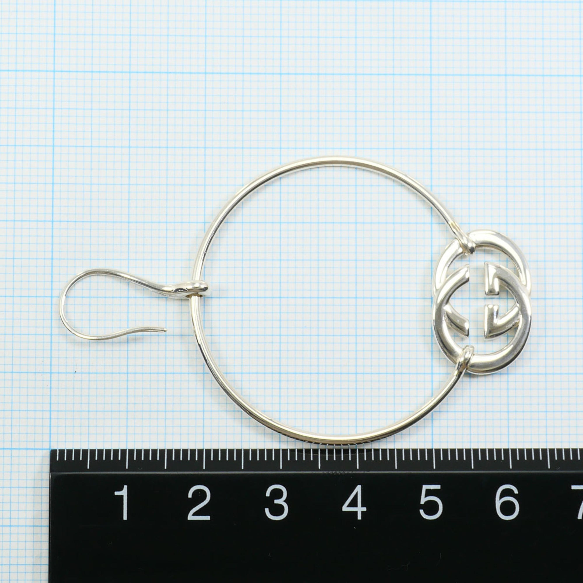 Gucci sterling silver 925 earrings with an interlocking G design. Total weight: approximately 10.6g. Like new — Like New