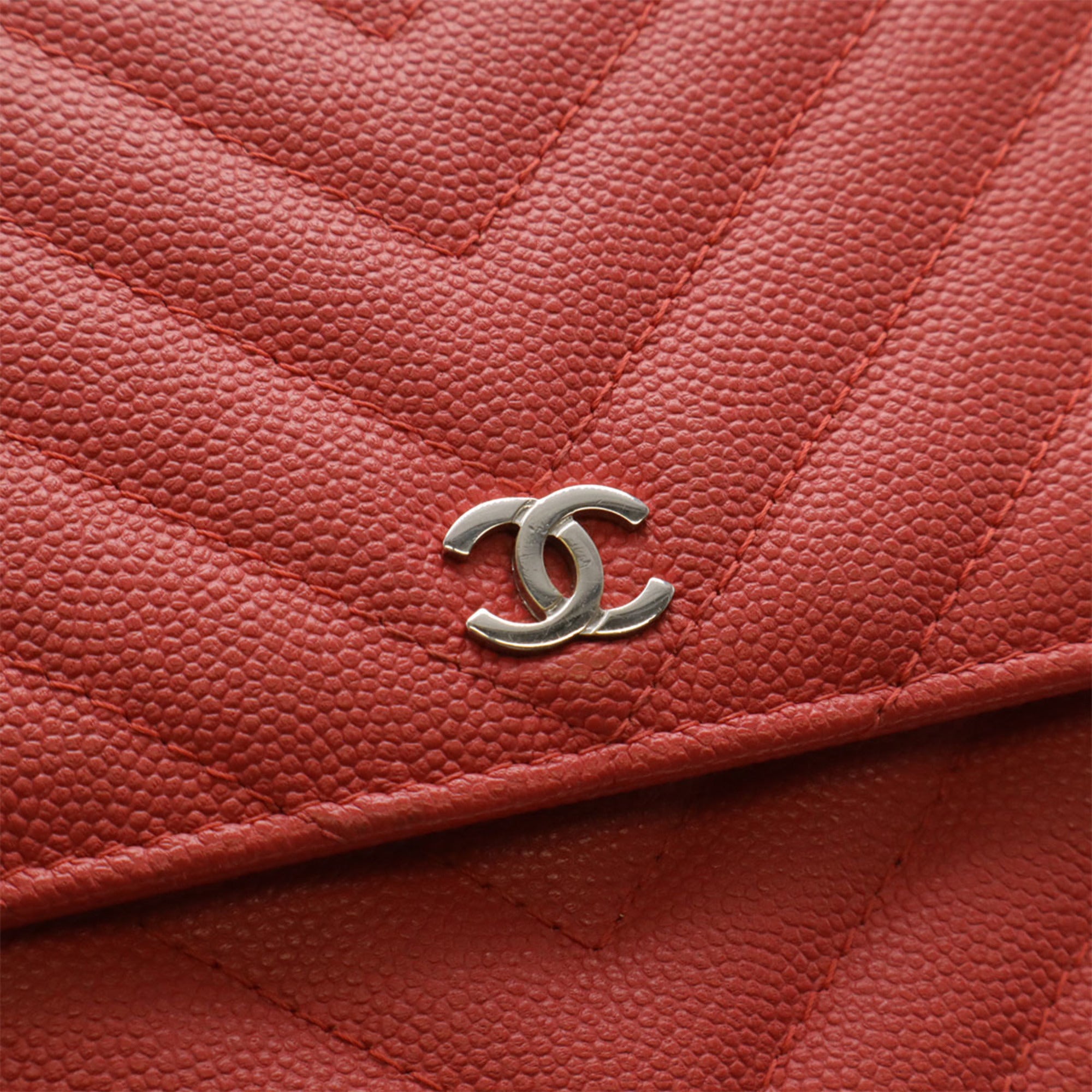 CHANEL V-Stitch Chevron Chain Wallet Shoulder Bag Pochette Caviar Leather Red Pink — Like New