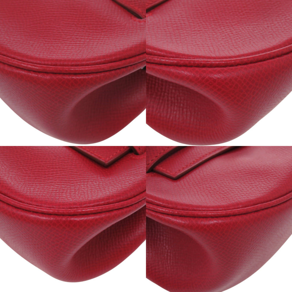 Excellent condition Hermès Banana Kelly Couchbel Rouge vif clutch bag in red with gold hardware and a 〇U stamp. Item number 1465.