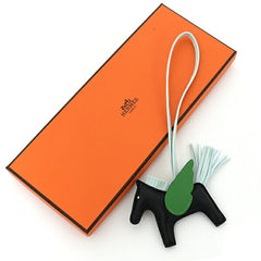 Hermes Rodeo Pegasus PM, Agneau Milo/Swift leather, K stamp (2025 production), Black/Vert Peppermint/Vert Yucca — New - Store Return