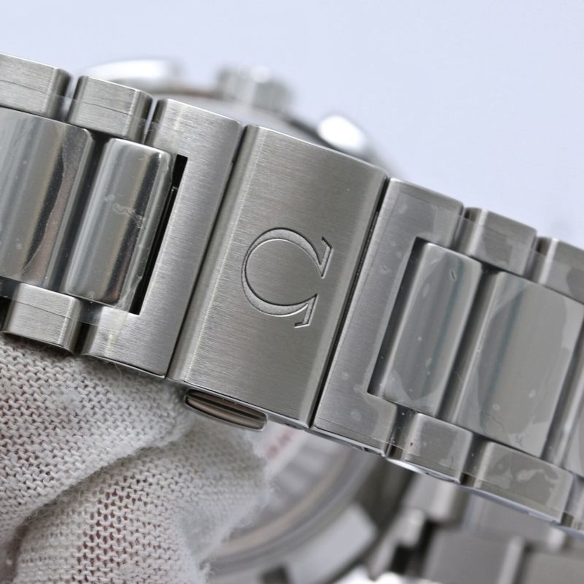 OMEGA Seamaster Aqua Terra 150m Co-Axial Chronometer GMT 231.10.43.52.06.001 Men's Watch Stainless Steel 40480 — New - Store Return