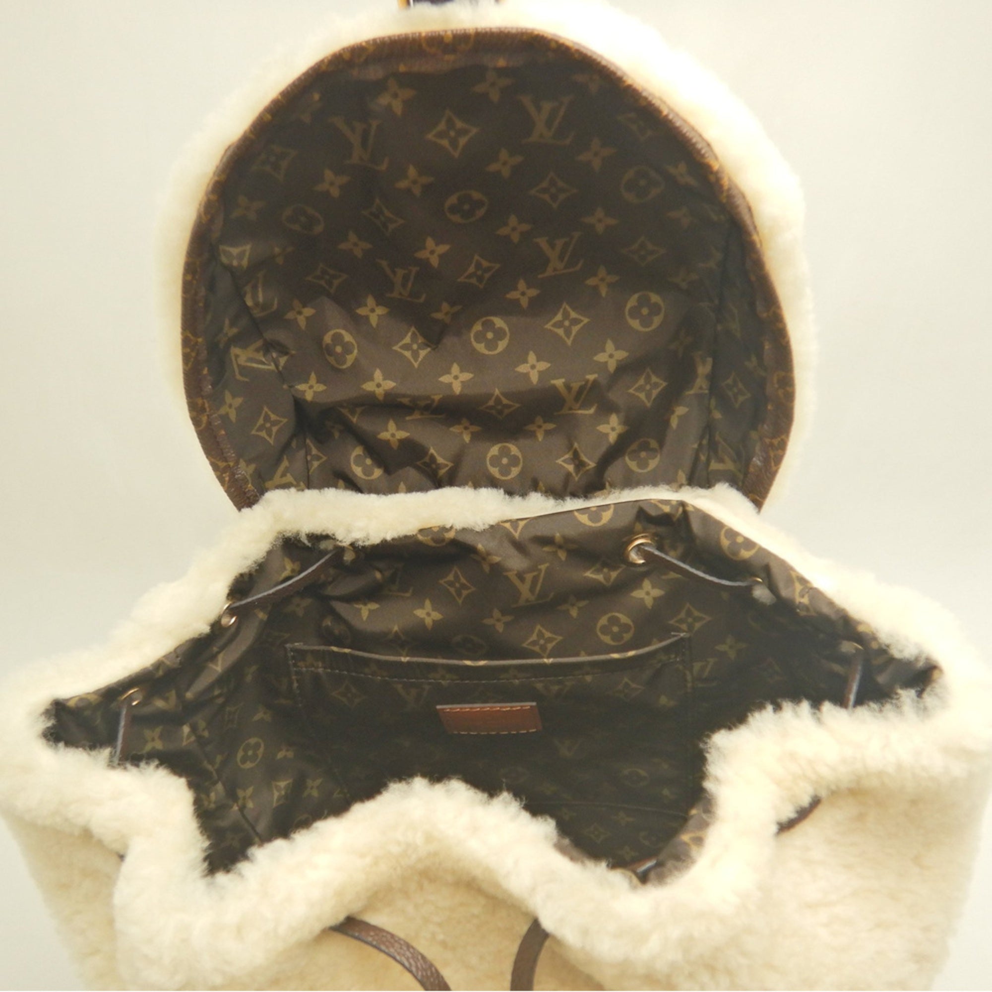 LOUIS VUITTON Monogram Shearling LV SKI Backpack 2024 Collection M23384 Cream Women's 254212 — Like New
