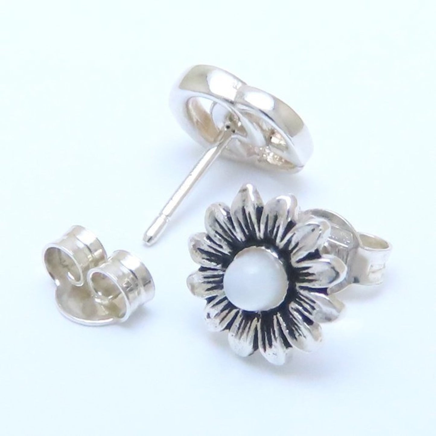 GUCCI Double G Flower Earrings in Mother of Pearl and 925 Sterling Silver, Women's, NA38341 294622