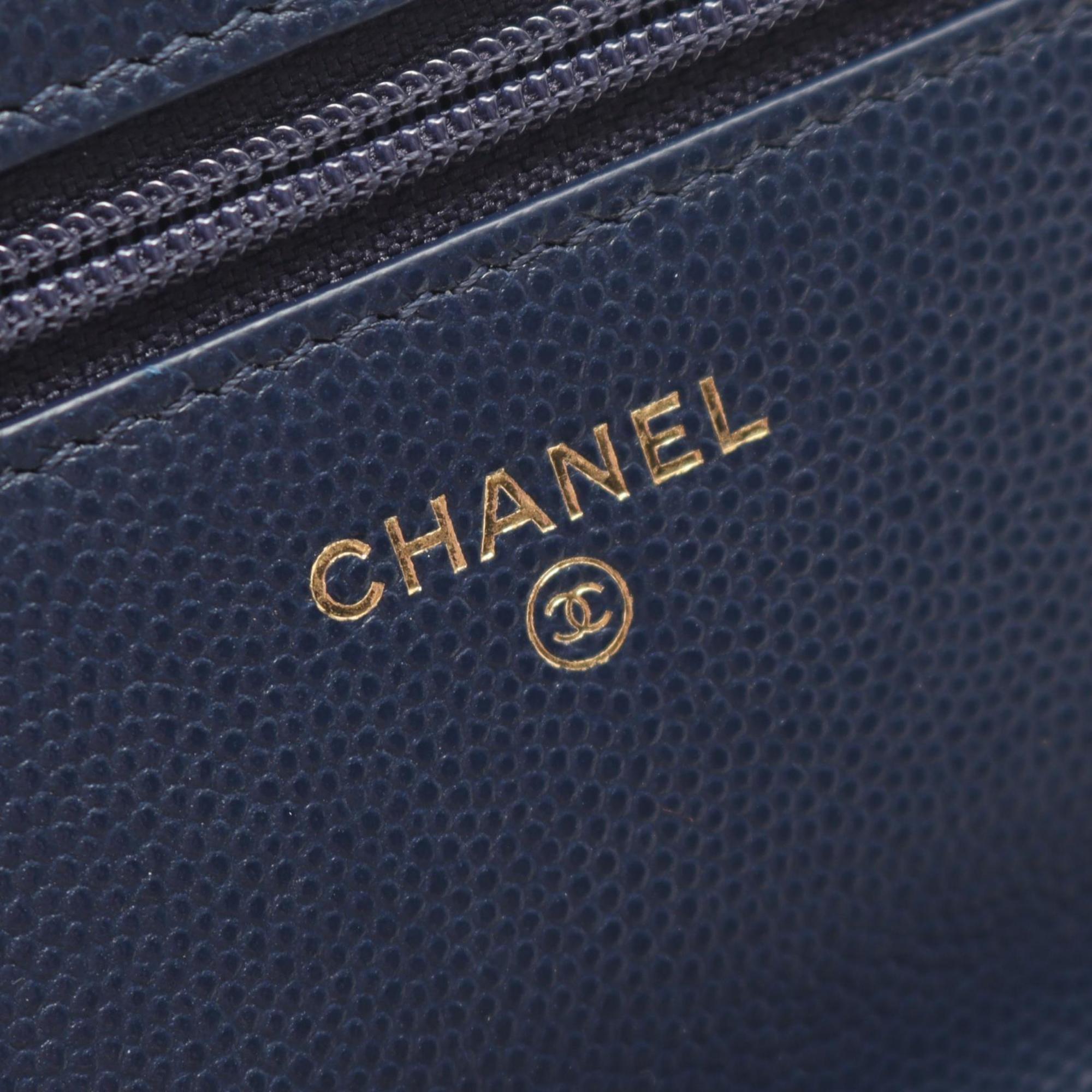 CHANEL CHANEL19 Matelasse Shoulder Bag in Grained Calfskin Leather, Navy