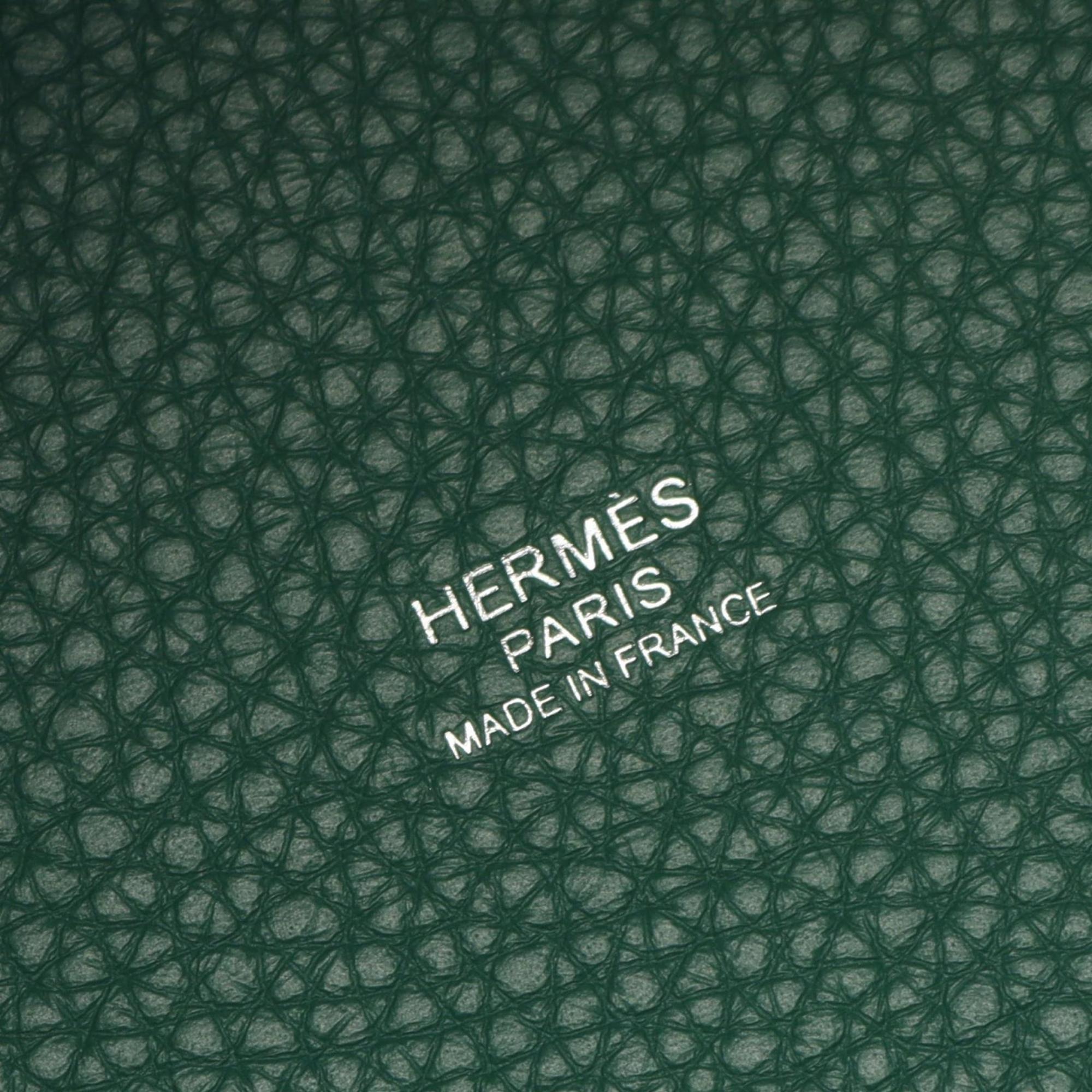 Hermes Hermès Picotin Lock PM handbag in Taurillon Clemence leather, green for women — New - Store Return