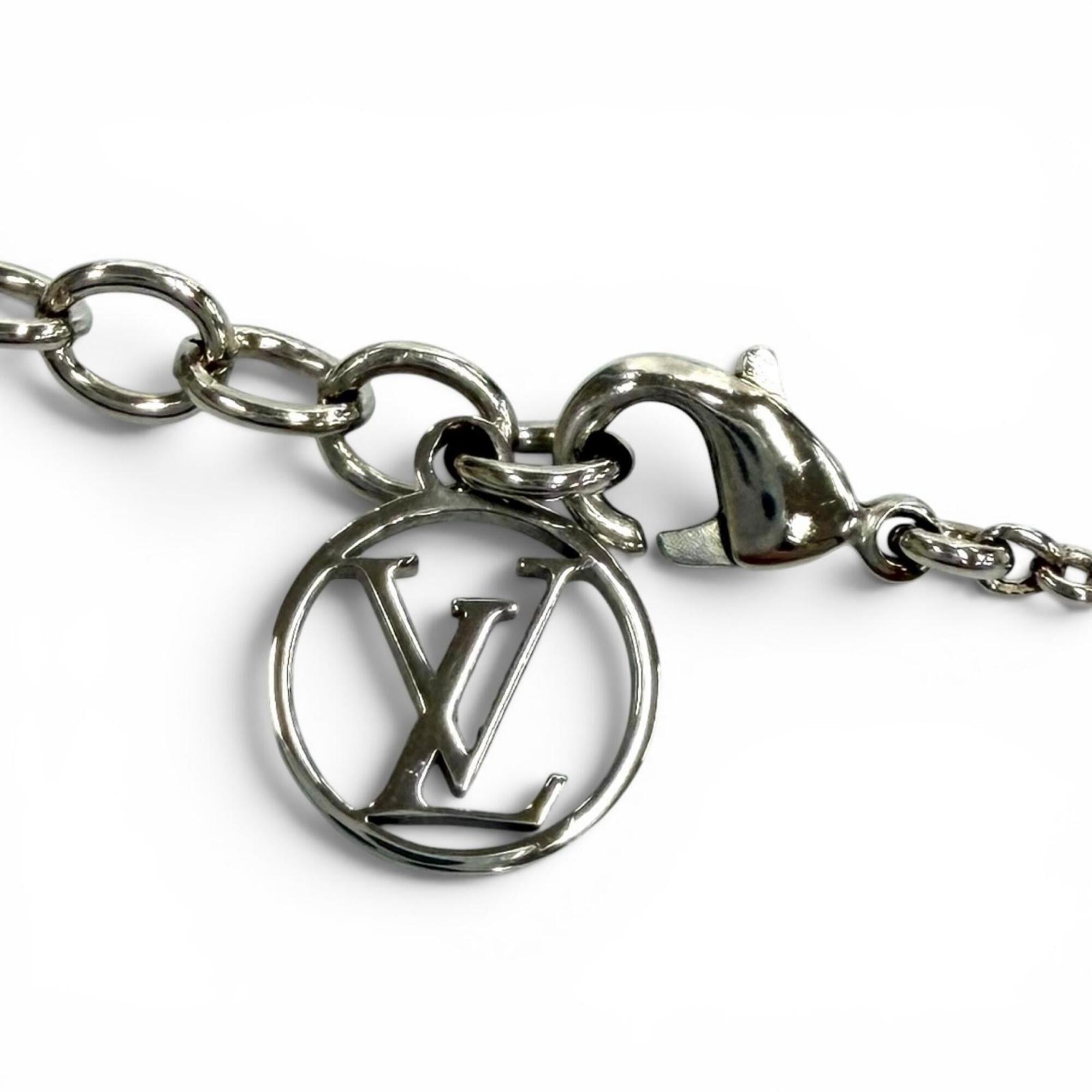 LOUIS VUITTON M63197 Necklace Essential V Circle Logo Motif Chain Silver Made in Italy Women's Comes with Box and Dust Bag — Like New