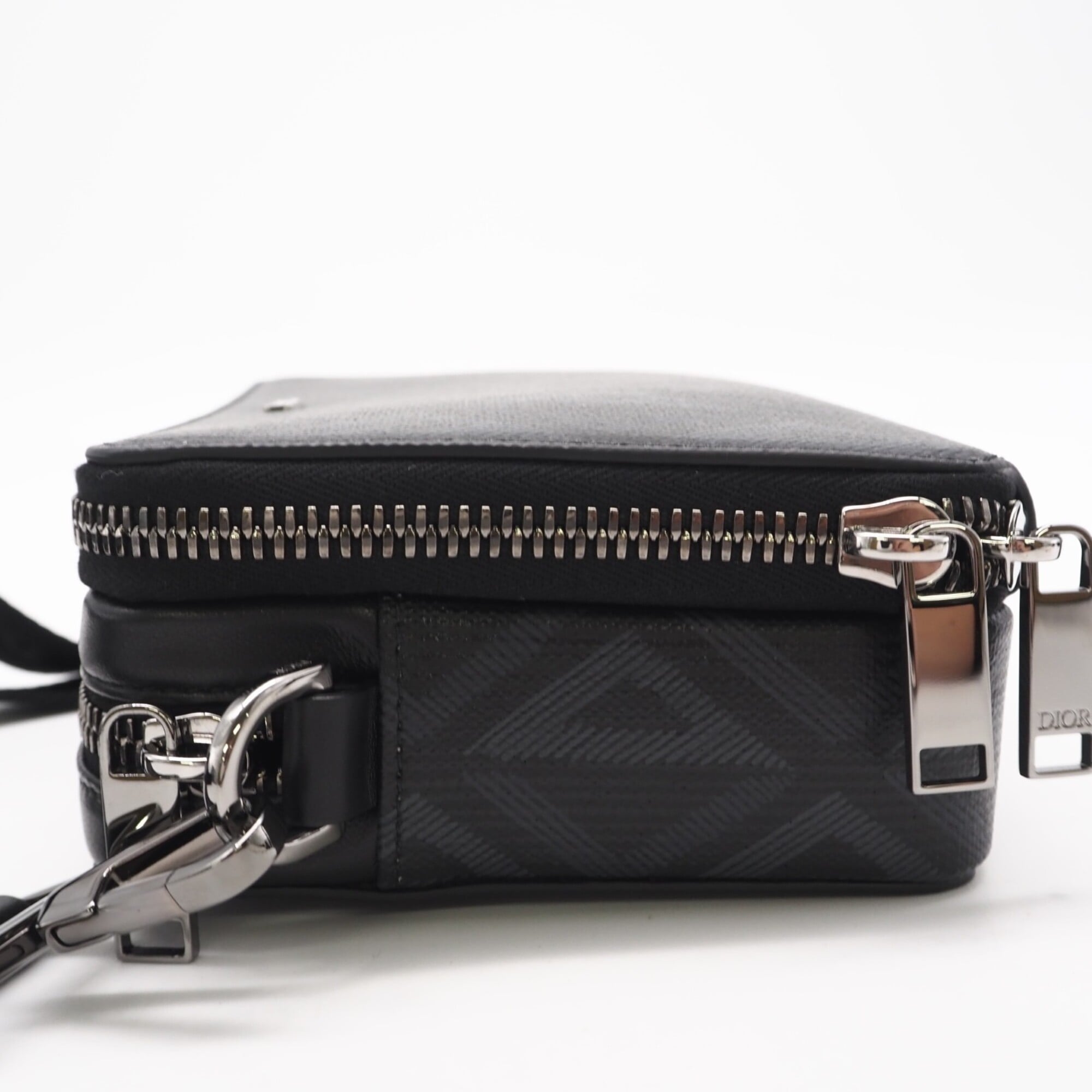 Christian Dior CD Diamond Messenger Pouch 2ESBC119 Shoulder Bag Black Gray Leather Women's — New - Store Return