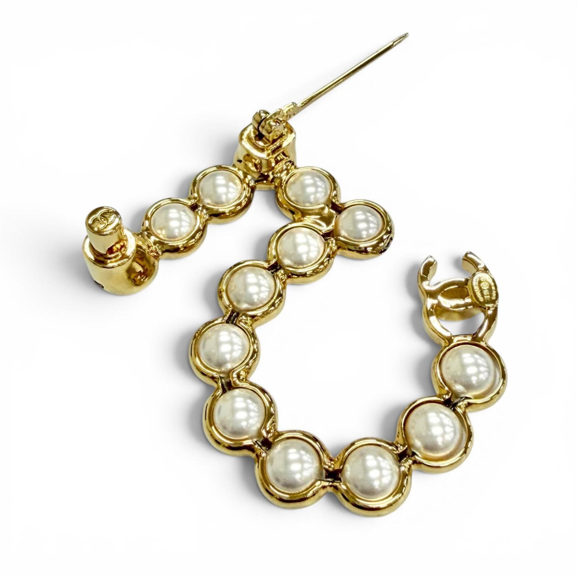 CHANEL 24S Coco Mark No. 5 Pearl Brooch, Gold, Made in Italy, Women's, Comes with Box, Adult Cute, Elegant, Highly Recommended ◎ — Like New