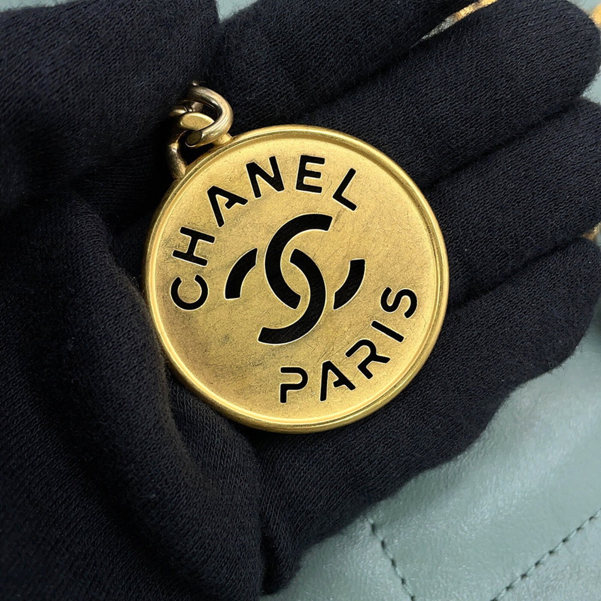 Chanel handbag CHANEL 22 Matelassé Small Shiny Calf Leather AS3260 for women — Like New