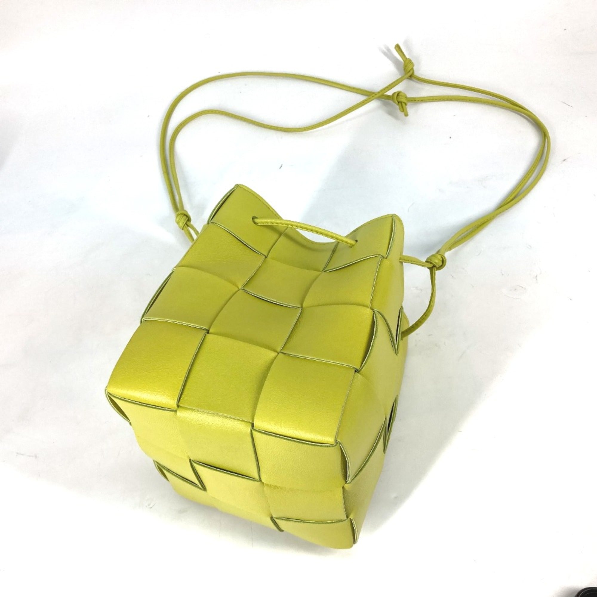 BOTTEGA VENETA 680218 Crossbody Bucket Pochette Shoulder Bag Kiwi Light green — Like New