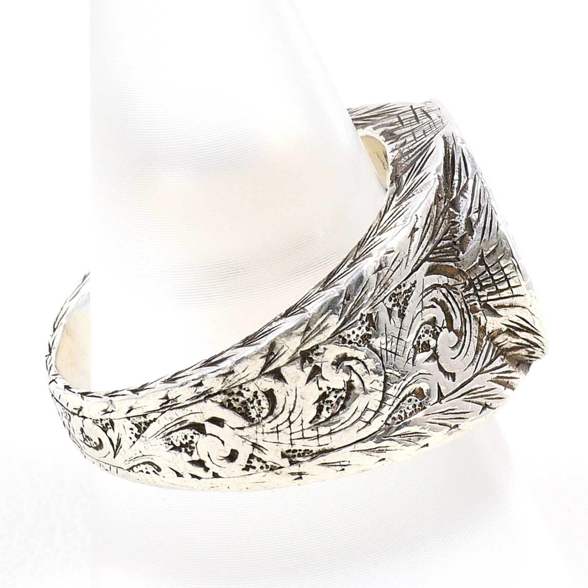 Gucci silver ring with interlocking G arabesque design, total weight 14.0g, jewelry — Like New