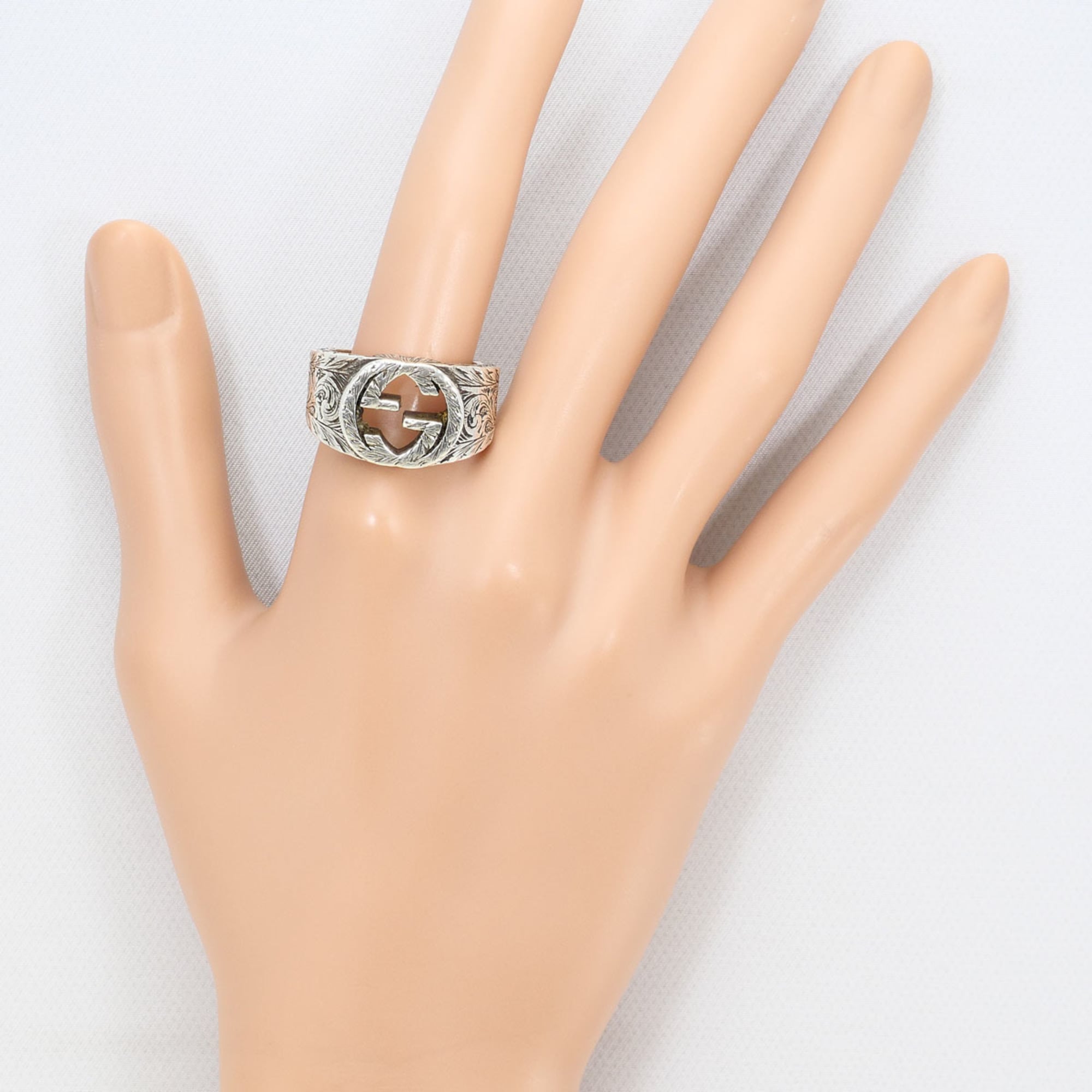 Gucci silver ring with interlocking G arabesque design, total weight 14.0g, jewelry — Like New
