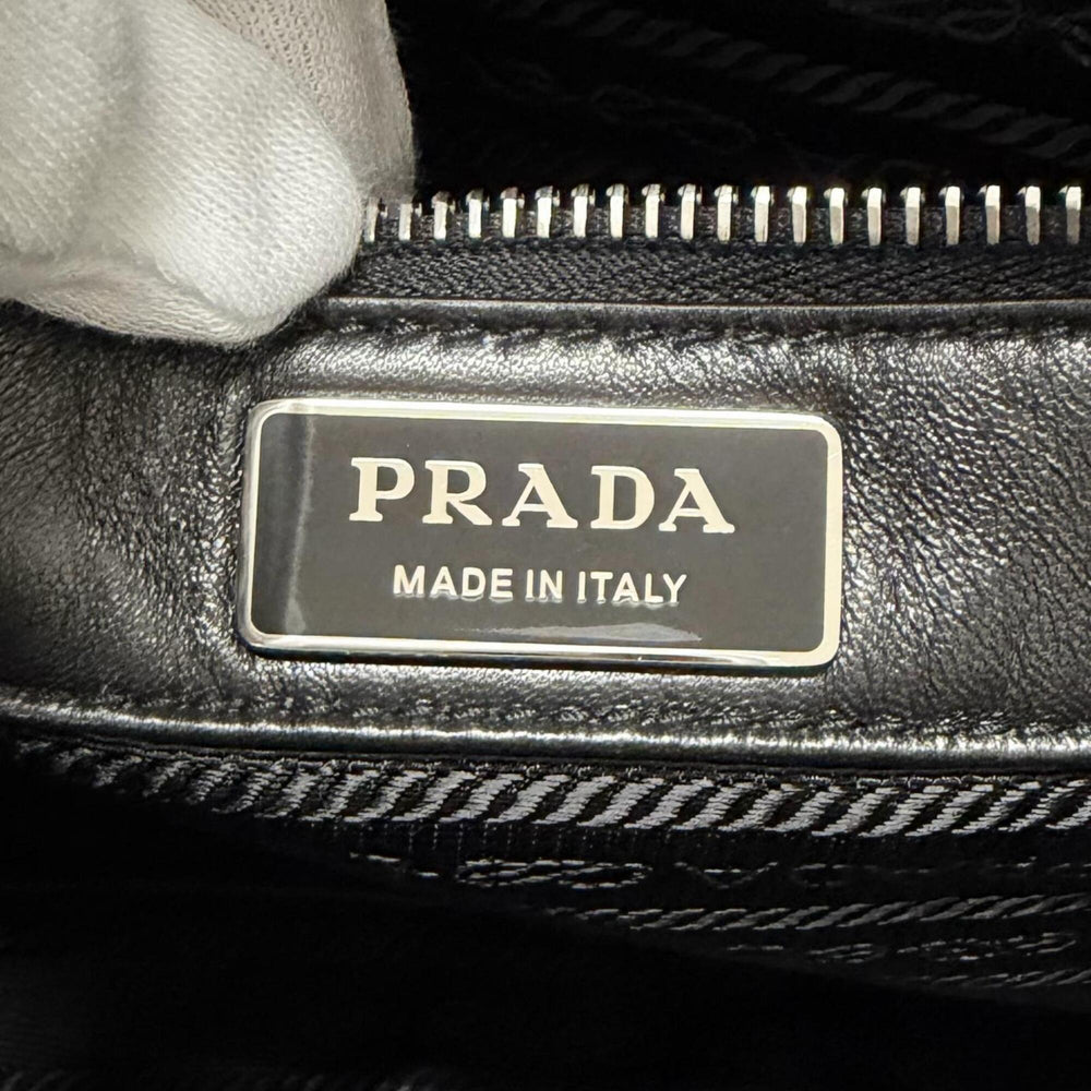 PRADA 2VH189 Leather Triangle Logo Crossbody Shoulder Bag, Black, Made in Italy, Recommended for Men — Like New