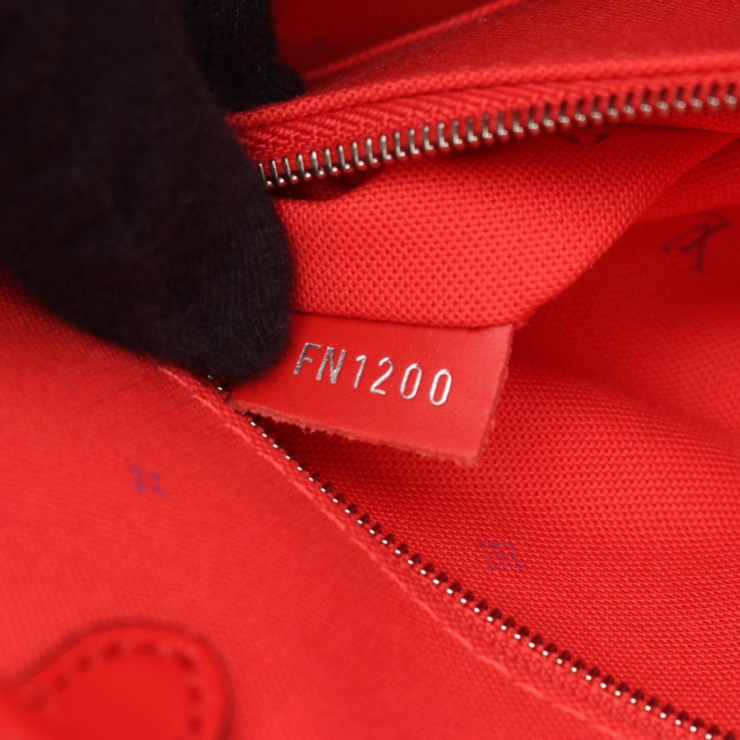 Louis Vuitton On the Go GM LV Escale Rouge Tote Bag in Monogram Giant Leather, Women's, Red and Pink Multicolor, M45121