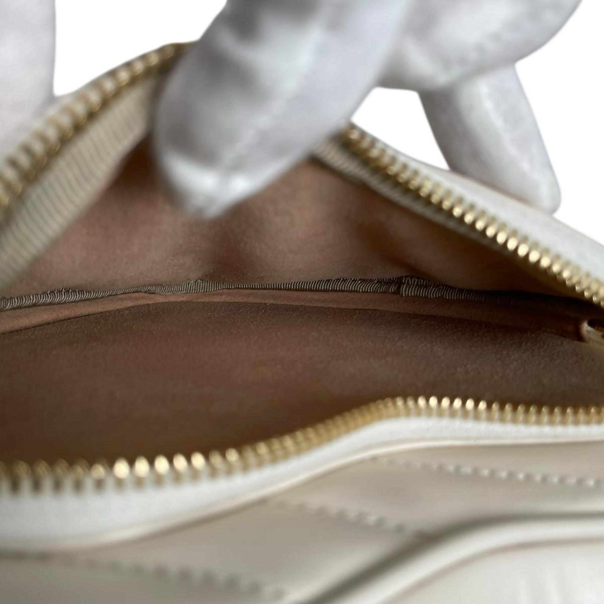 Gucci shoulder bag, heart chain, interlocking G design, leather, 751628, white — Like New