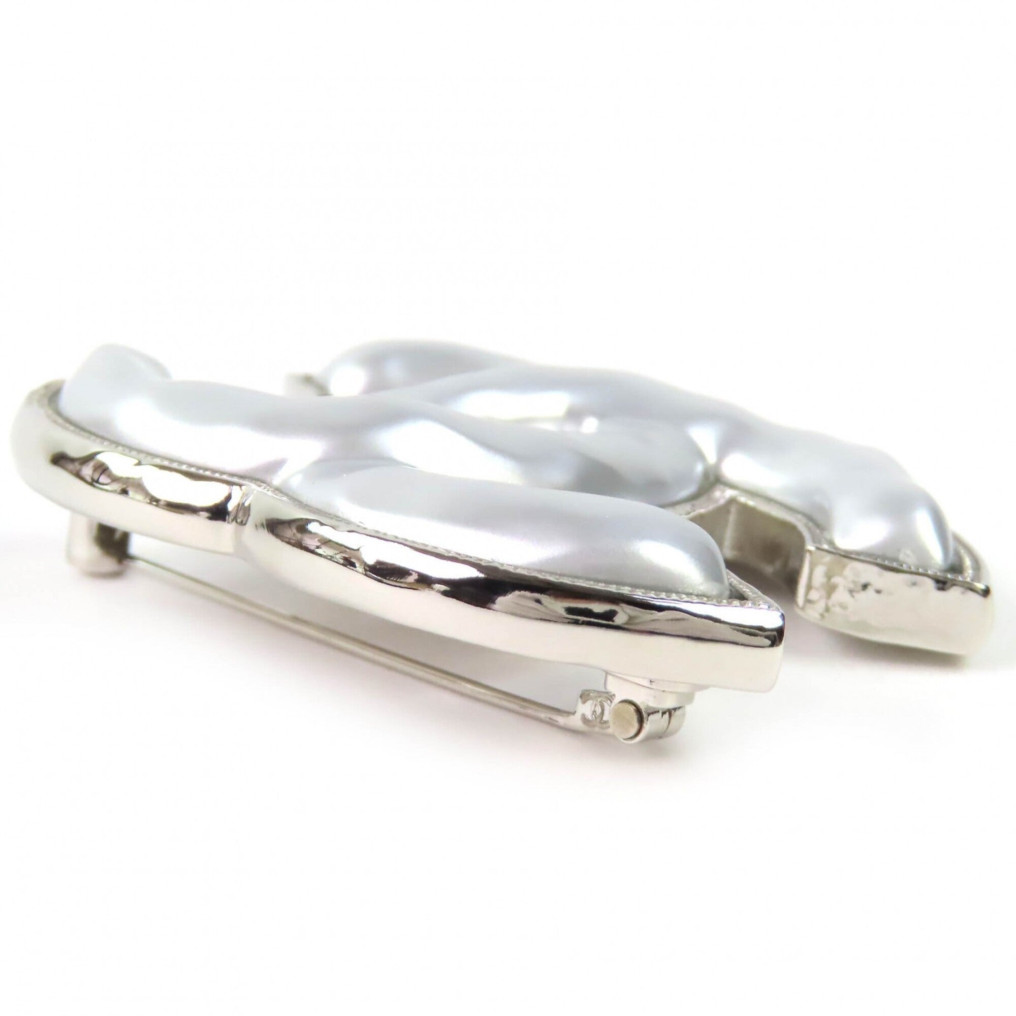 CHANEL B25C Coco Mark CC Logo Brooch, Silver, with Box, Made in Italy, Women's, Very Popular, Highly Recommended ◎ — Like New