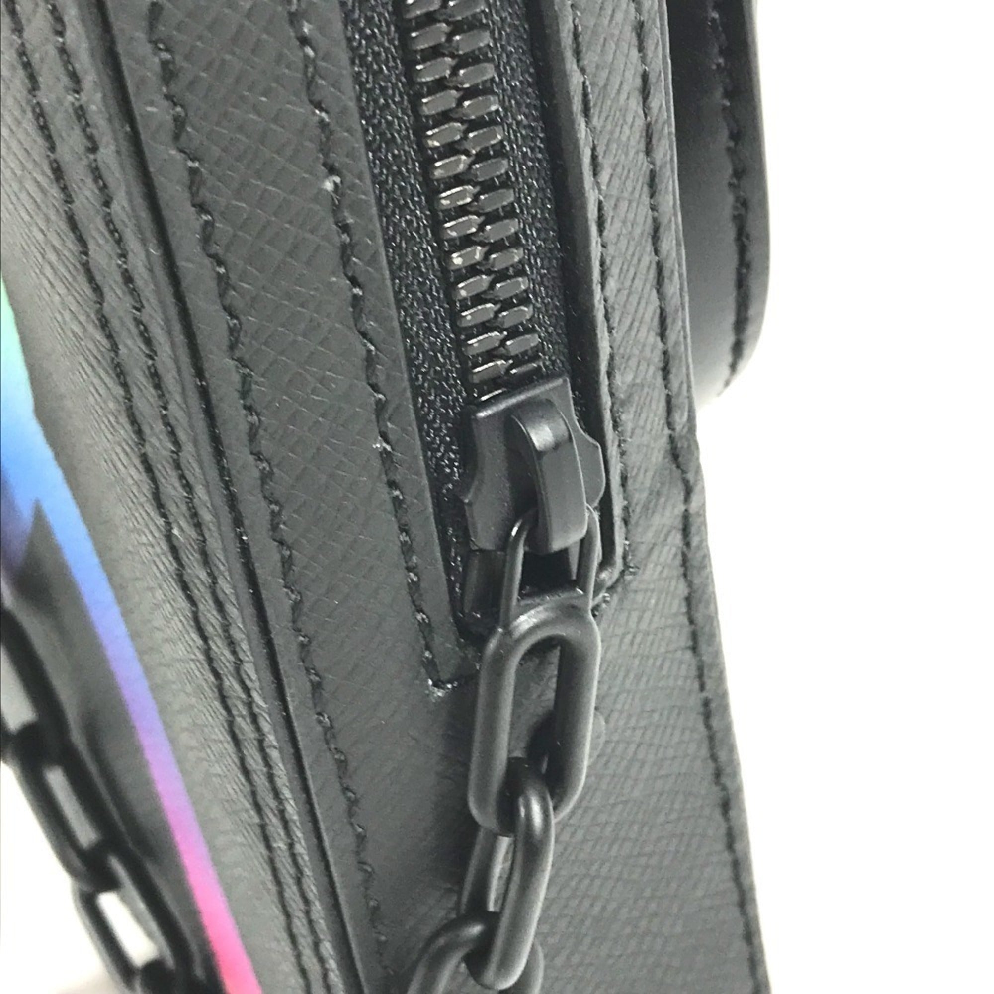 LOUIS VUITTON M30332 Taiga Rainbow Danube Messenger Pochette Shoulder Bag in Leather, Unisex, Black, Like New — Like New