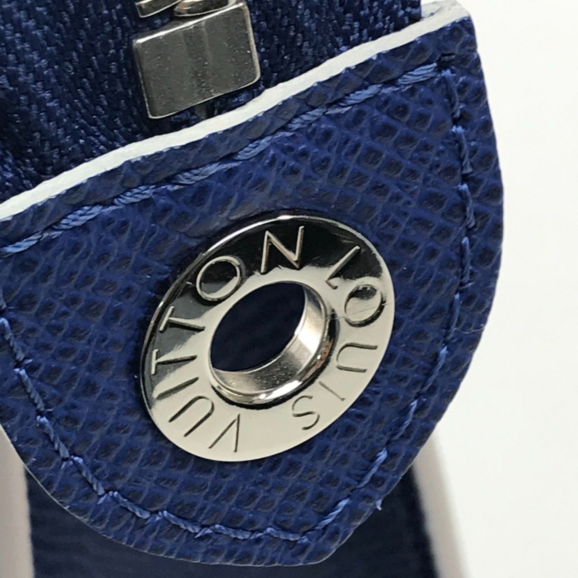 LOUIS VUITTON M30399 Taiga Pochette Voyage MM Clutch Bag/Pouch/Second Bag in Leather, Men's, Cobalt Blue — Like New
