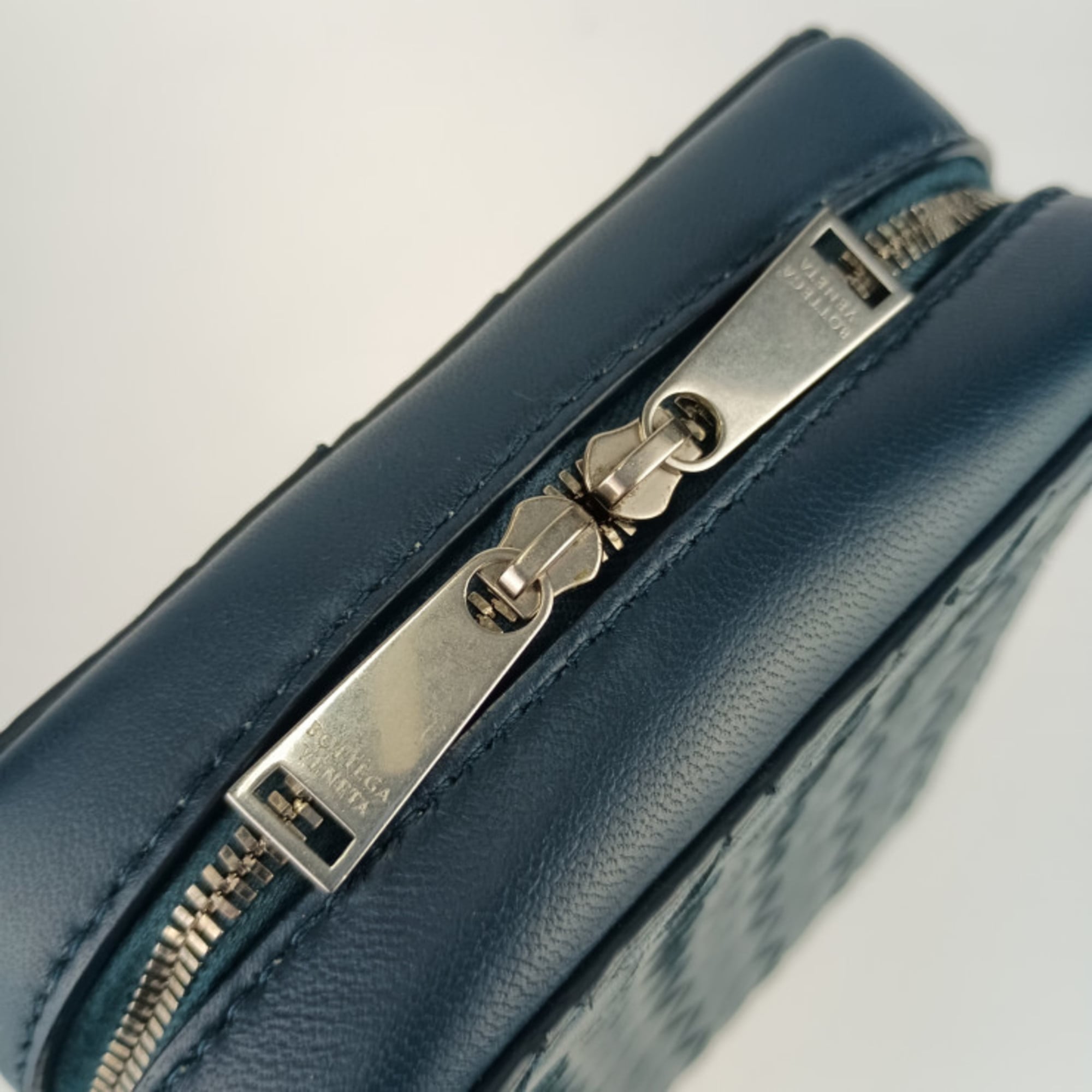 BOTTEGA VENETA Intrecciato Small The Valve Shoulder/Crossbody Bag 592692 VO0BI Blue Leather for Men and Women — Like New
