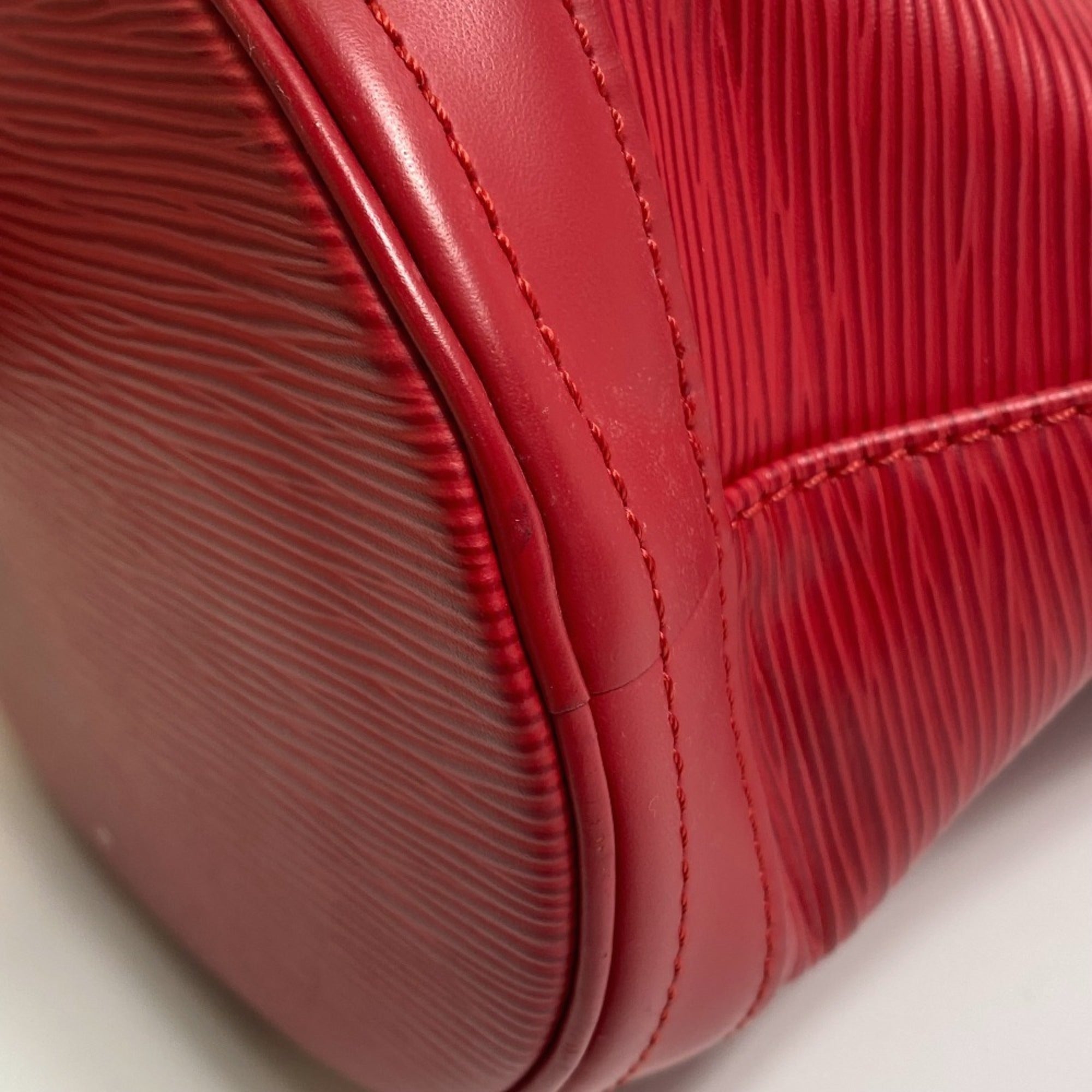 LOUIS VUITTON M5899E Epi Petite Bucket PM Bucket-Shaped Shoulder Bag in Leather, Women's, Rouge Red — Like New
