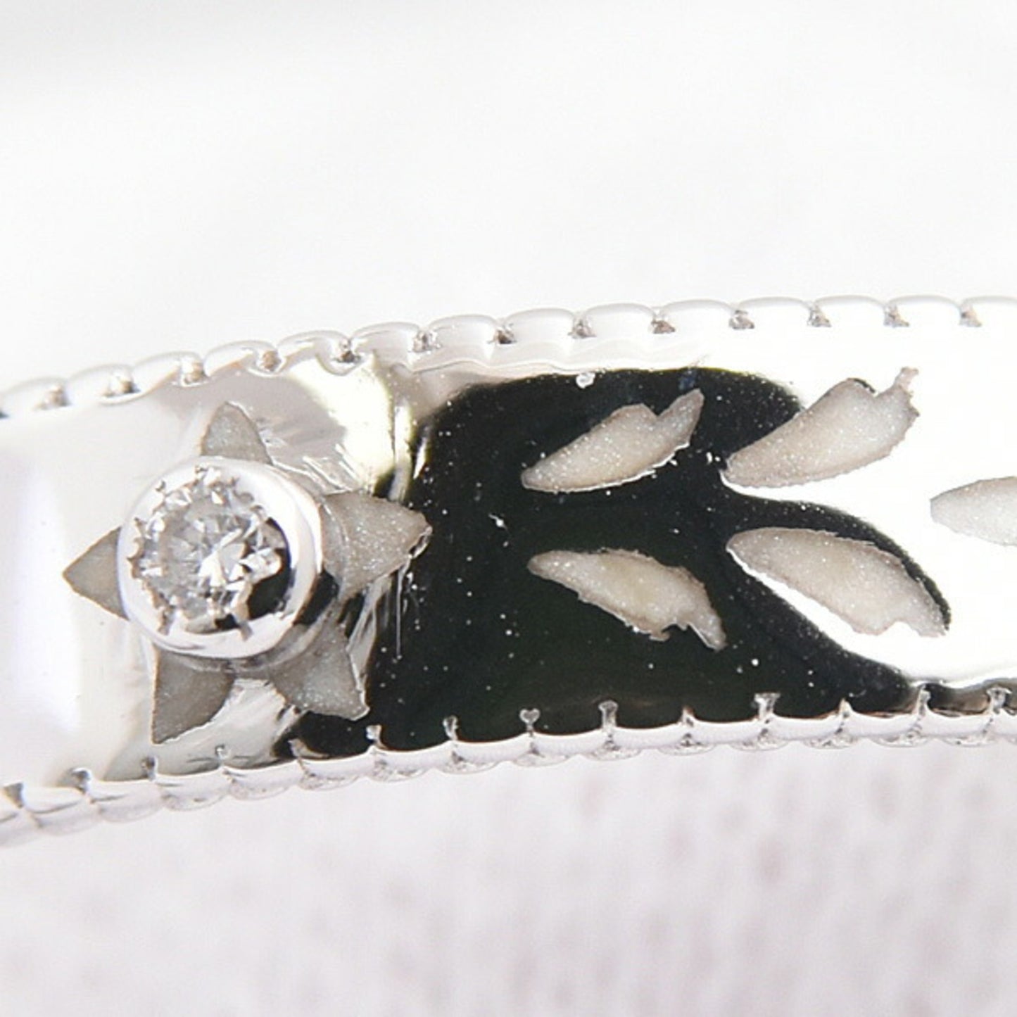 Gucci Blooms Icon Ring for Women, Single Diamond, Size 13, White Gold, Enamel, GG 750WG, GUCCI