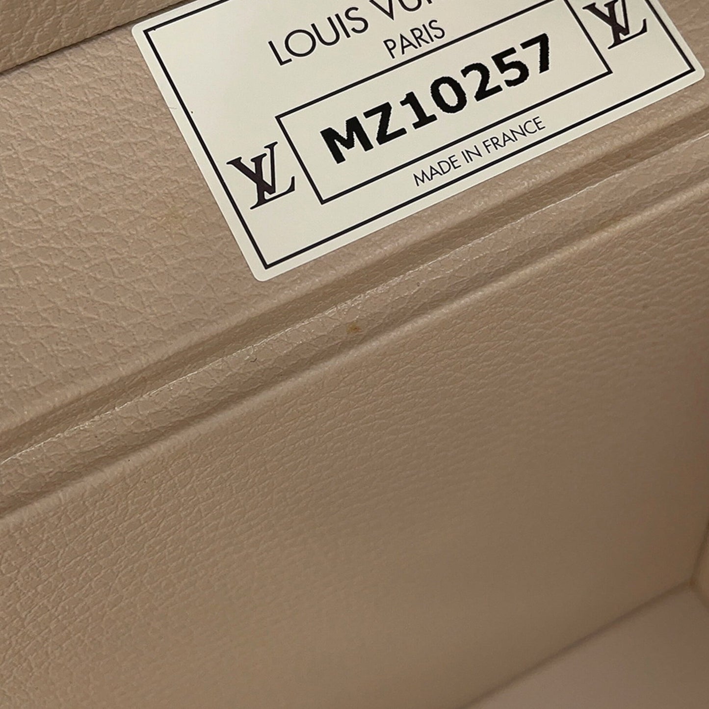 Louis Vuitton Trunk Monogram Visten 60 M21326 LOUIS VUITTON Case