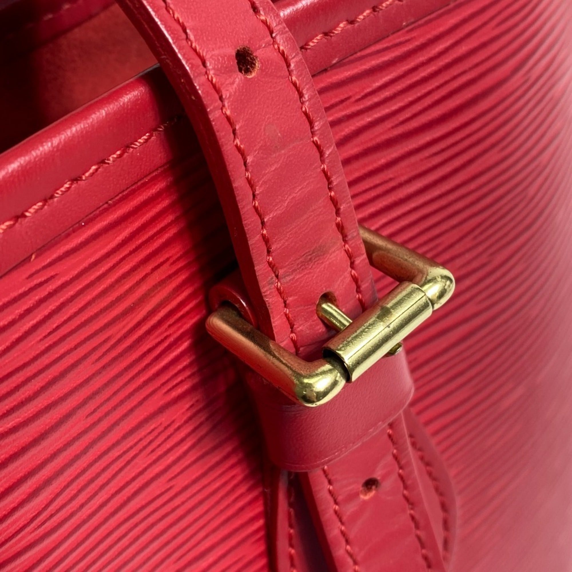 LOUIS VUITTON M5899E Epi Petite Bucket PM Bucket-Shaped Shoulder Bag in Leather, Women's, Rouge Red — Like New