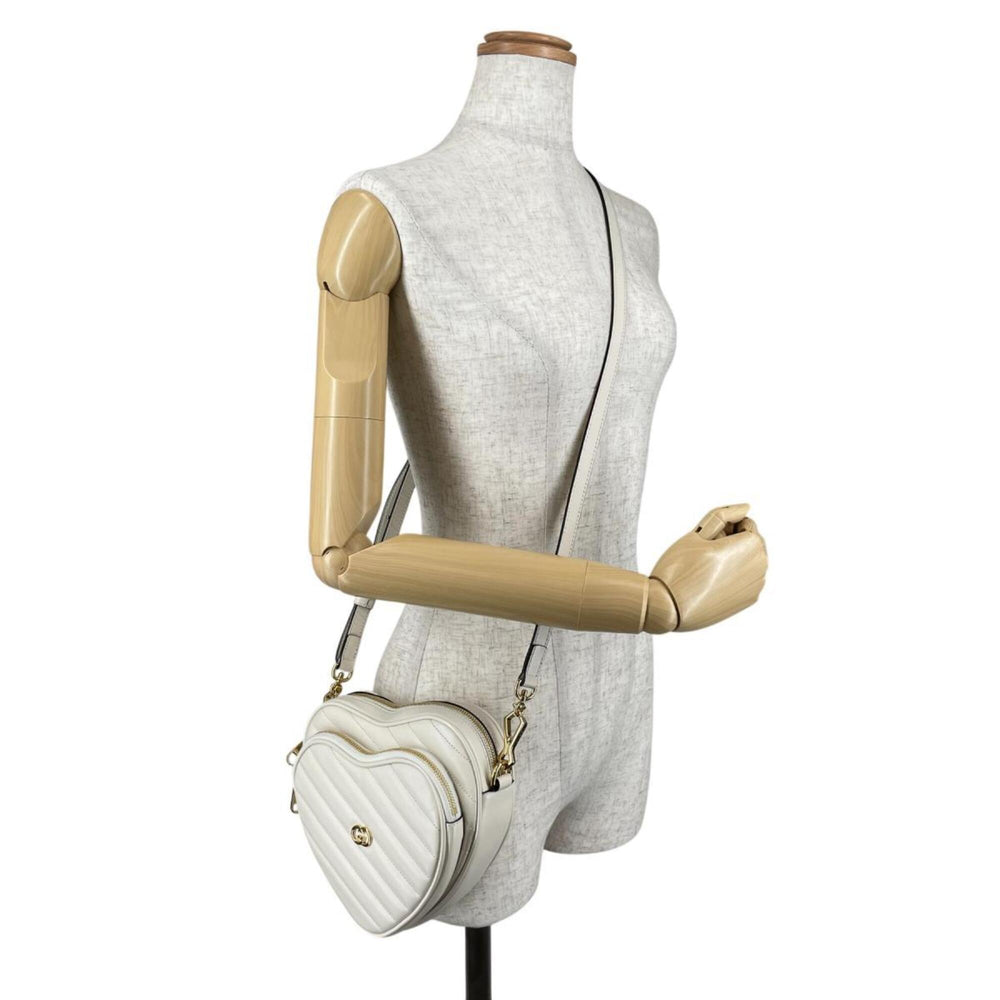 Gucci shoulder bag, heart chain, interlocking G design, leather, 751628, white — Like New