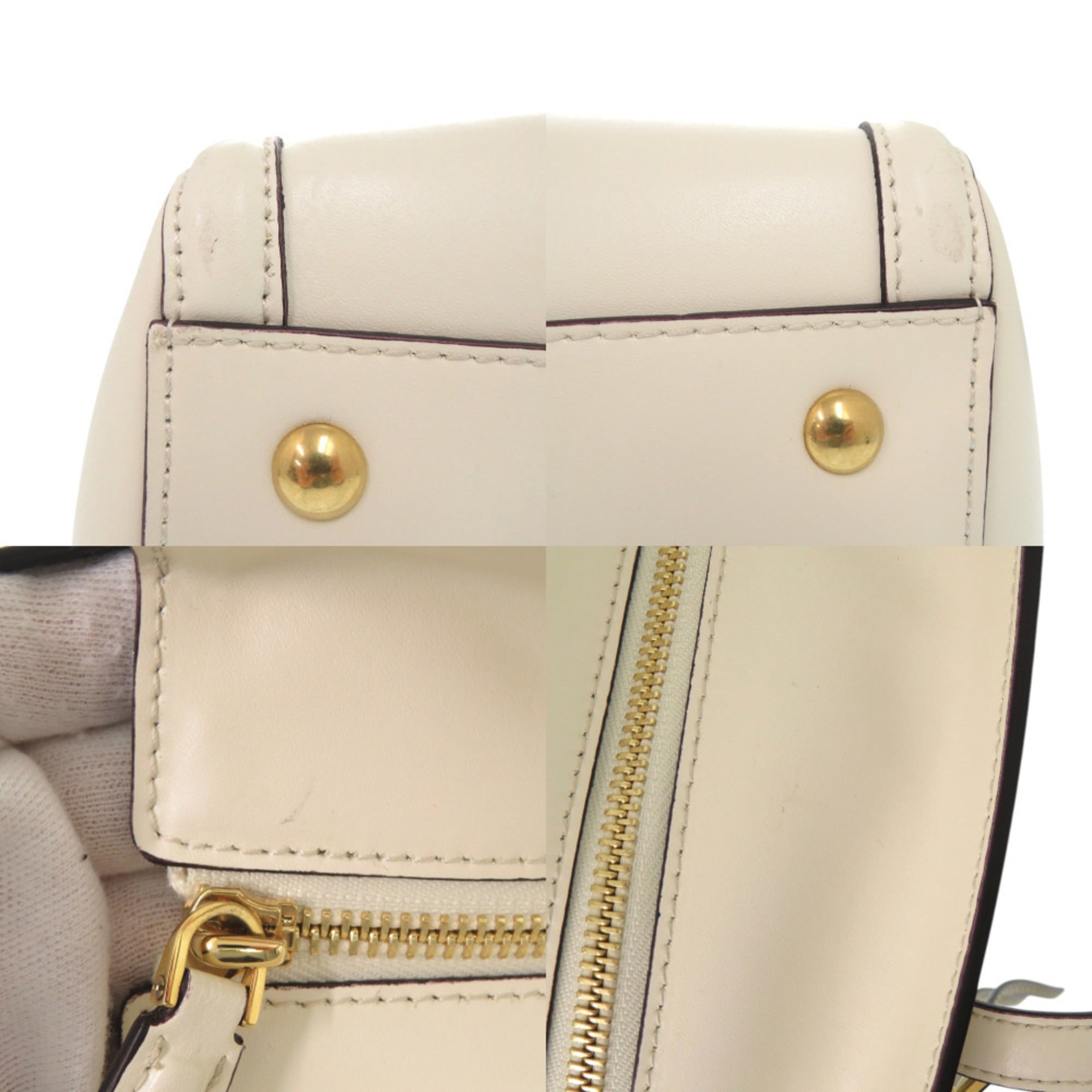 Excellent condition Salvatore Ferragamo Amy EZ-21 G661 gold hardware leather white tote bag, one-shoulder 1544