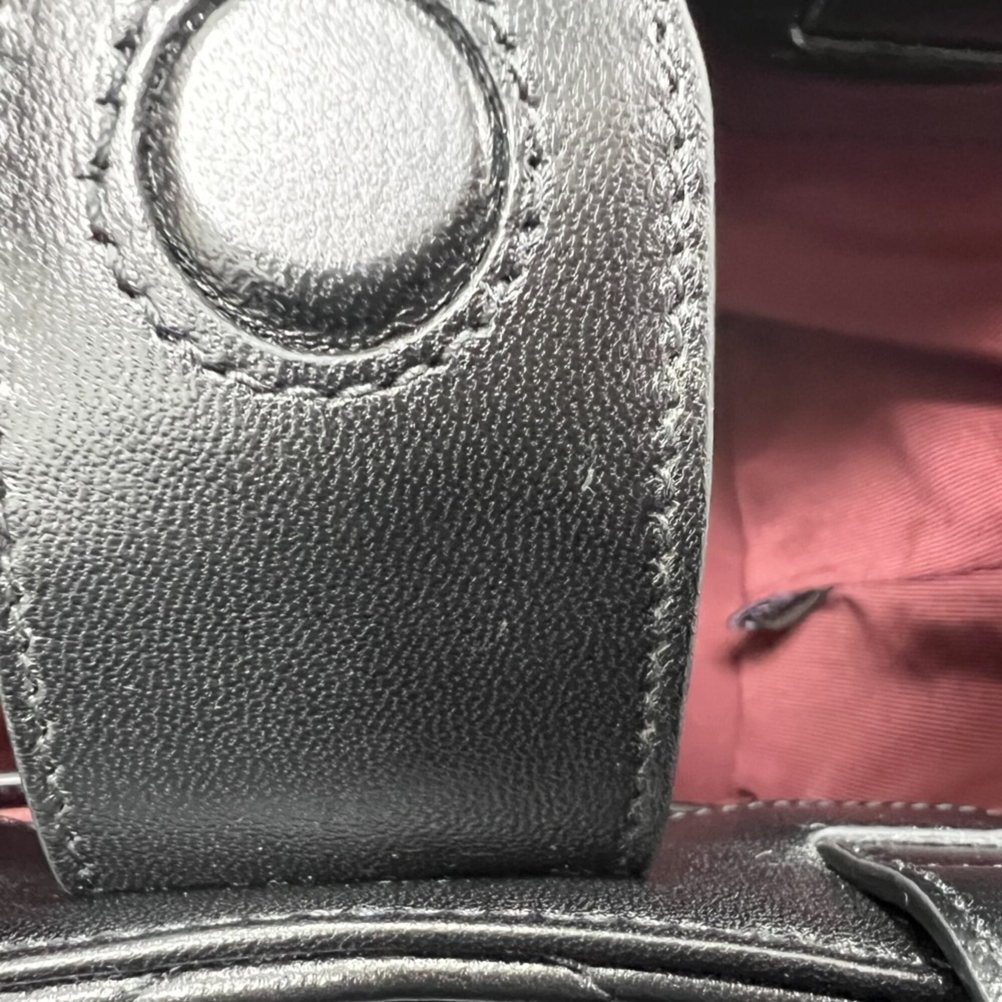 Gucci Women's GG Marmont Quilted Handbag Shoulder Bag Crossbody GUCCI 847386 Leather Black Gold Hardware — Like New