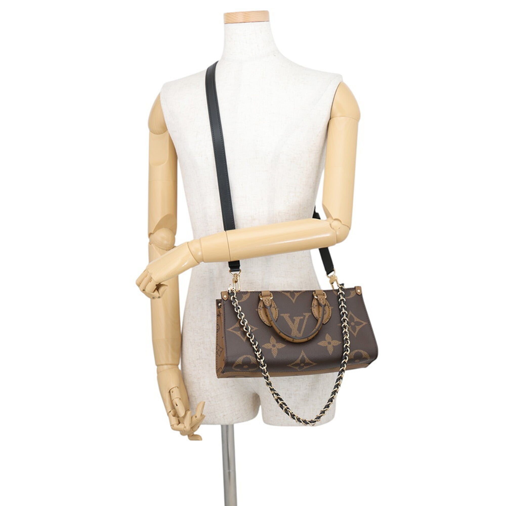 Louis Vuitton handbag Monogram Reverse Giant OnTheGo EW Chain M14236 LOUIS VUITTON — Like New