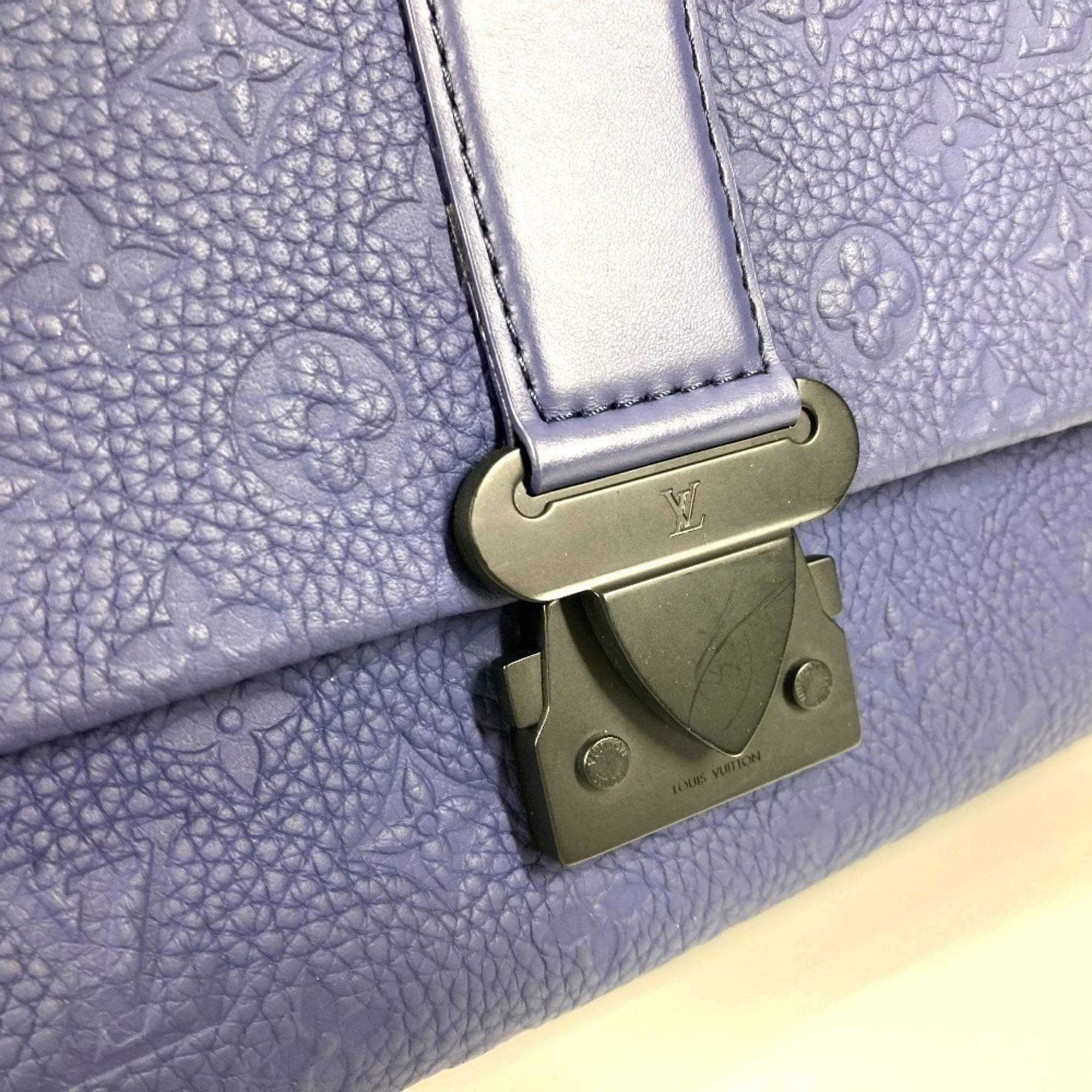 LOUIS VUITTON M11692 Monogram Embossed S Cape Messenger Bag Crossbody Flap Shoulder Taurillon Leather Men's Women's Sapphire Blue — Like New