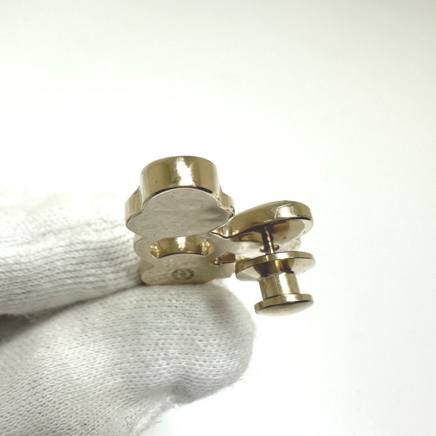 CHANEL I COCO Logo "I Love Coco" Heart Accessory B17C Brooch in Metal with Faux Pearl, Gold, for Women