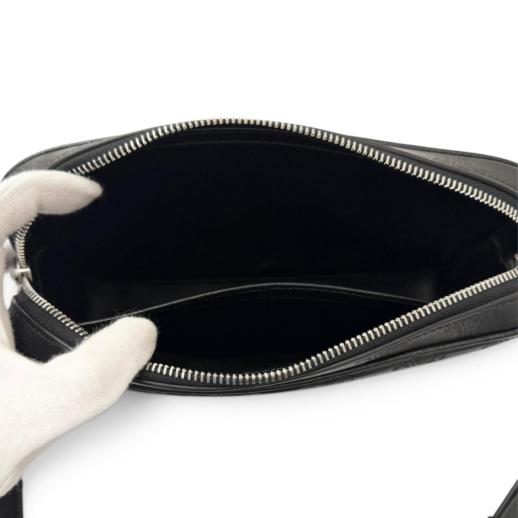 CELINE 117003FS3 Horizontal Messenger Leather Triomphe Medium Shoulder Bag Black Made in Italy Men's with Dust — Like New