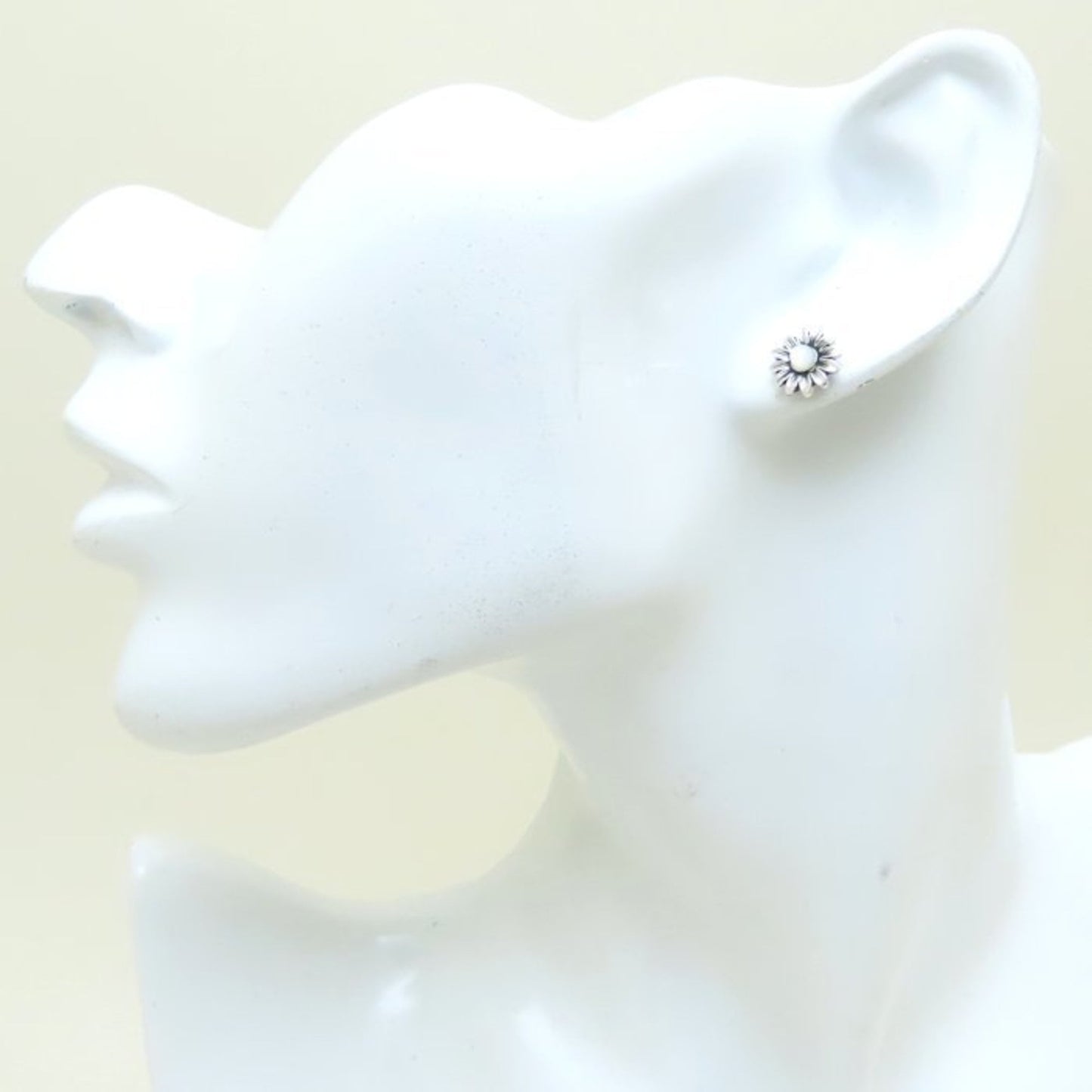 GUCCI Double G Flower Earrings in Mother of Pearl and 925 Sterling Silver, Women's, NA38341 294622