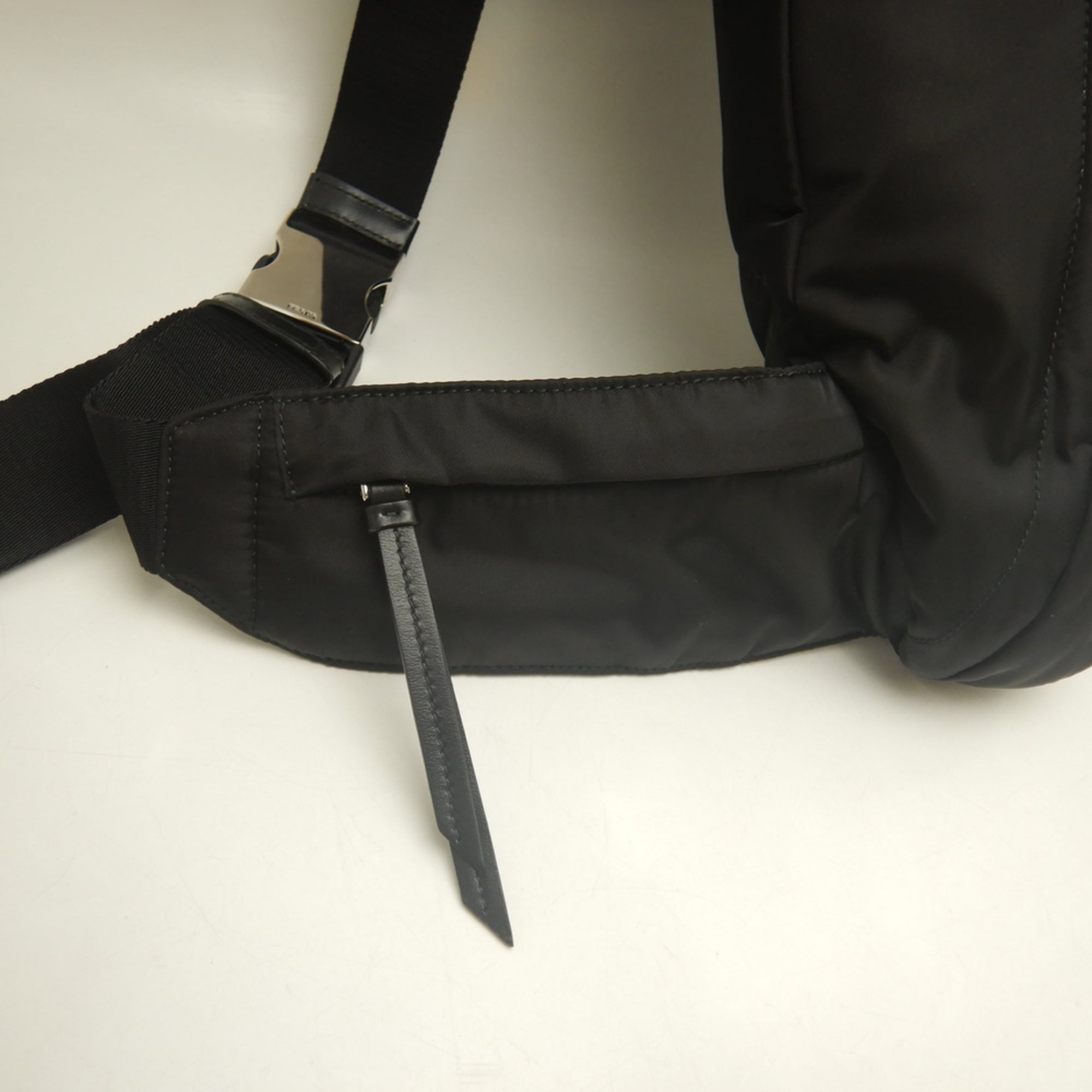 PRADA 2VZ092 Body Bag Re-Nylon NERO Men's 254107 — Like New