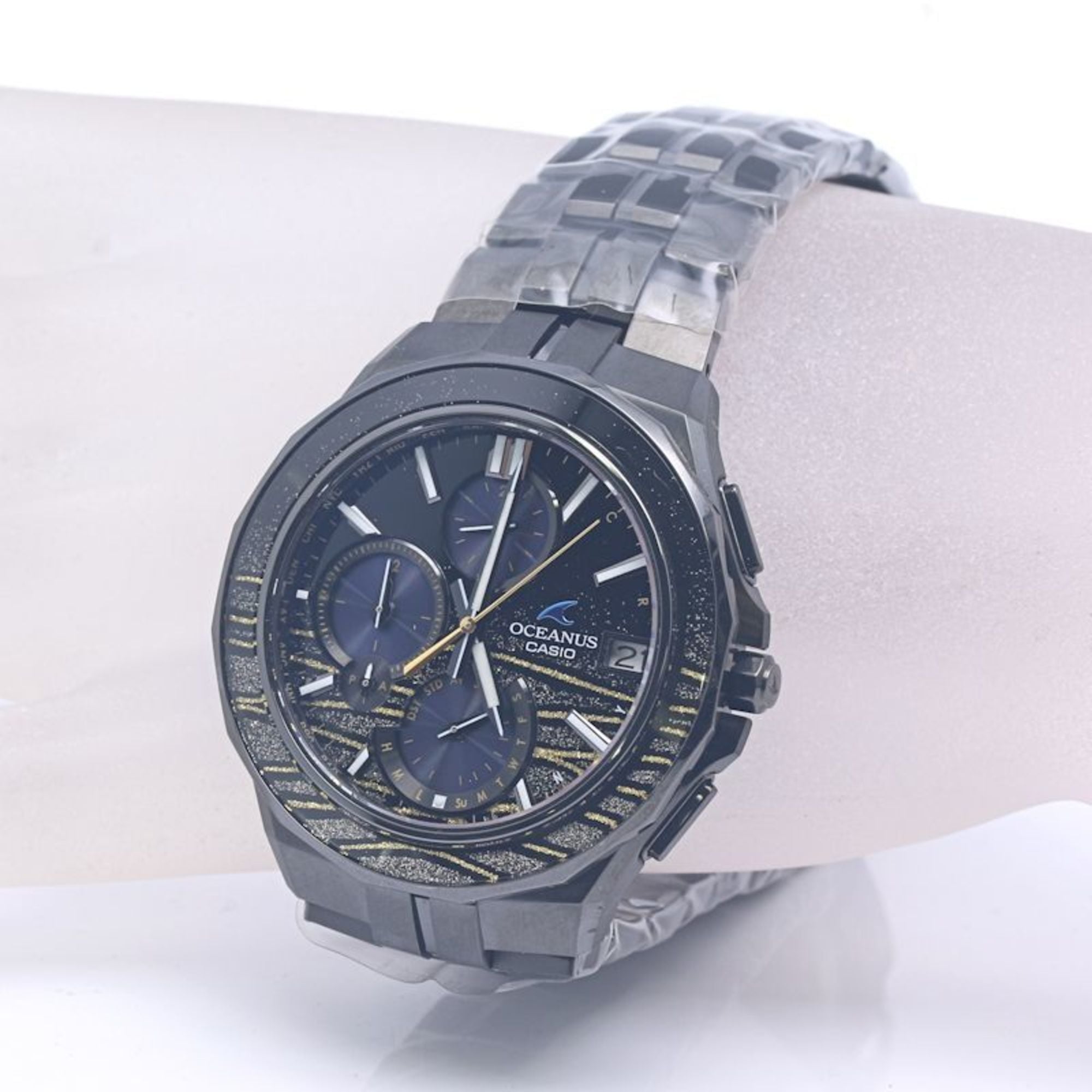 CASIO Oceanus Manta OCW-S5000MES-1AJR Men's Titanium Watch with Maki-Bokashi Gold Ripple Design (Limited Edition of 300) 40277 — Like New