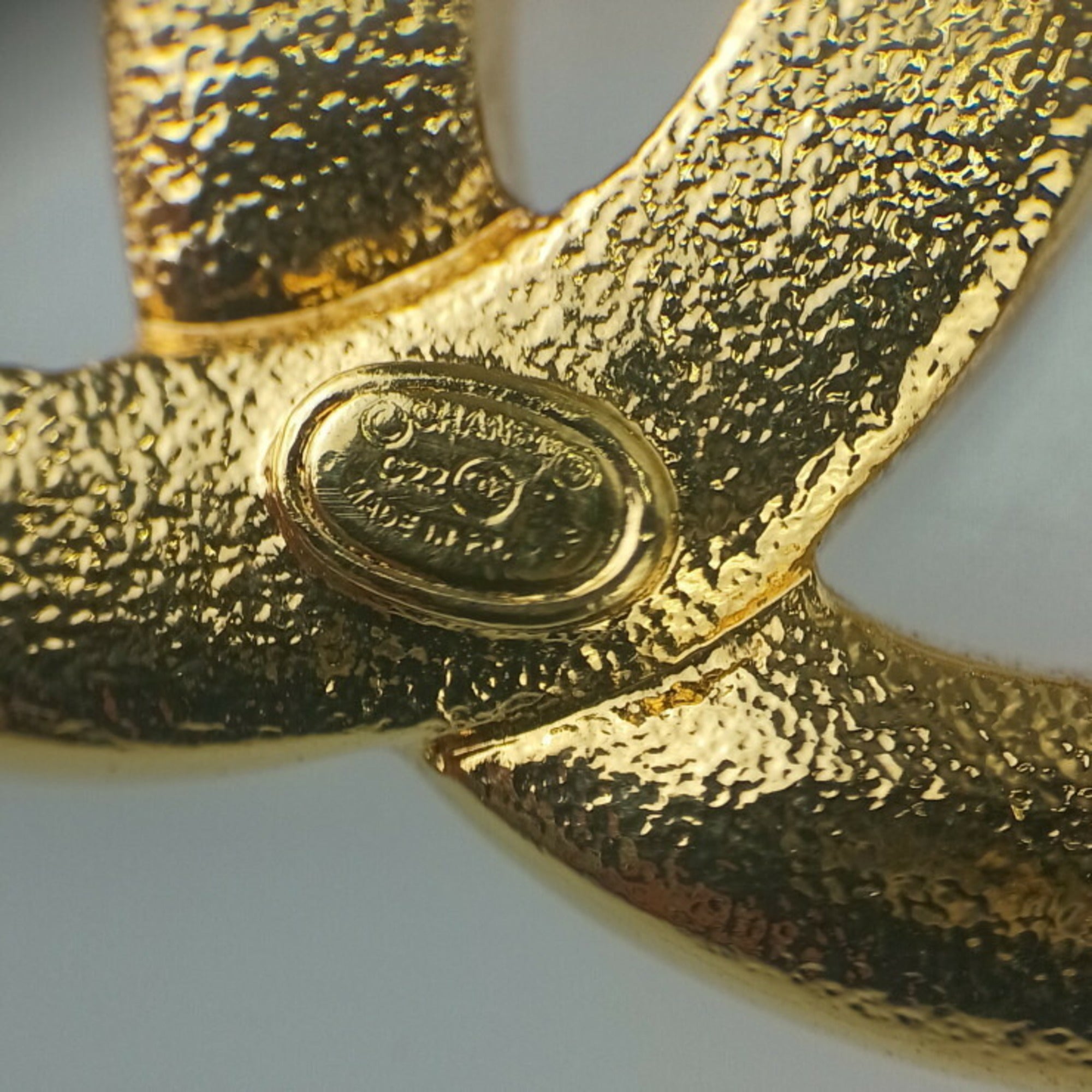 CHANEL Coco Mark Necklace - Gold and Pink Metal for Women — Like New