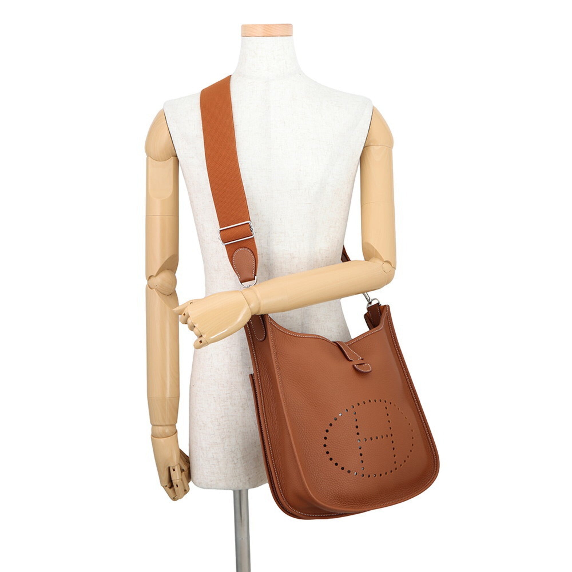 Hermes Evelyne 3 PM Shoulder Bag, Gold, Taurillon Clemence Leather, G Stamp. Evelyne, Handbag, Women's — Like New