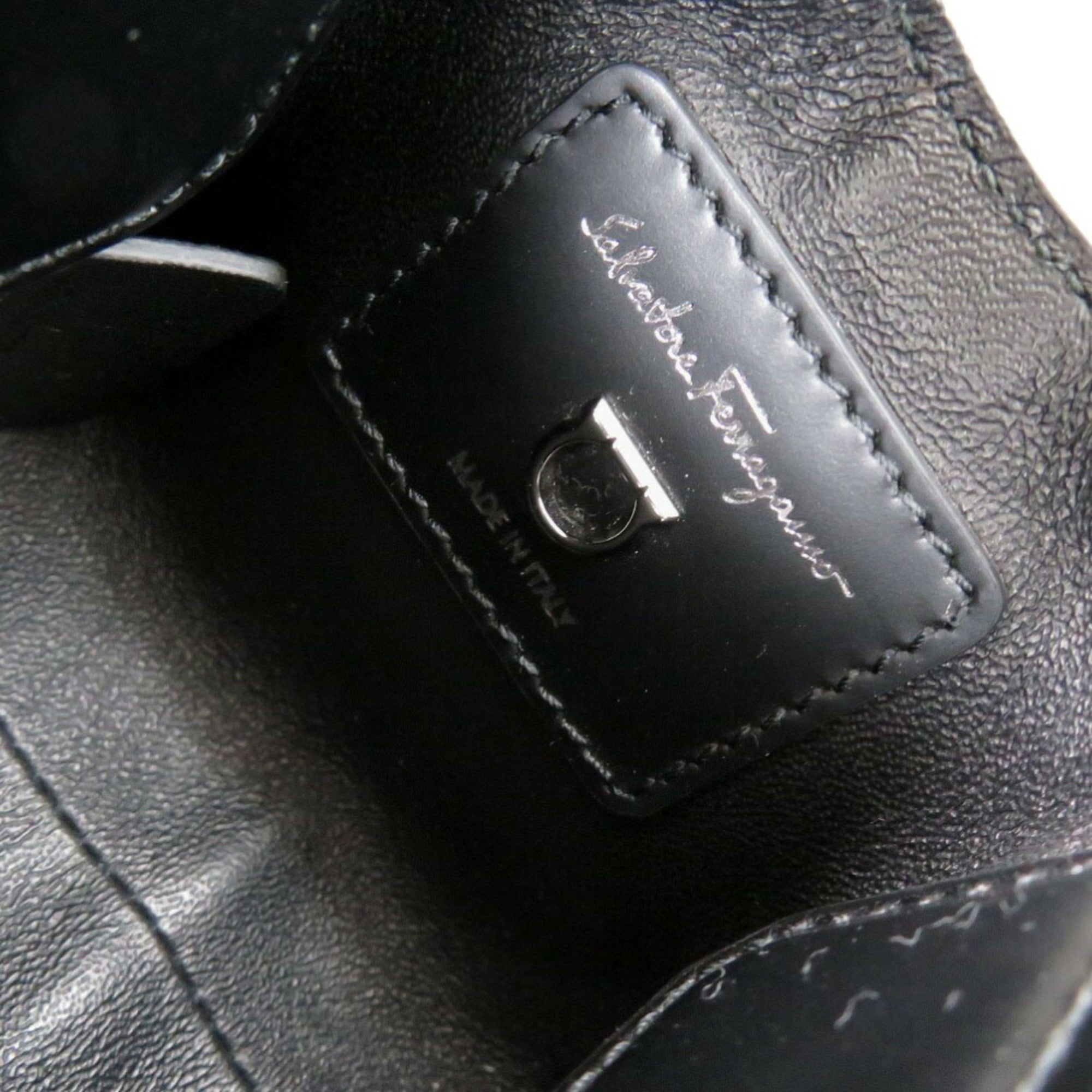Like new Salvatore Ferragamo Gancini Trifoglio leather black handbag, model 0903 — Like New