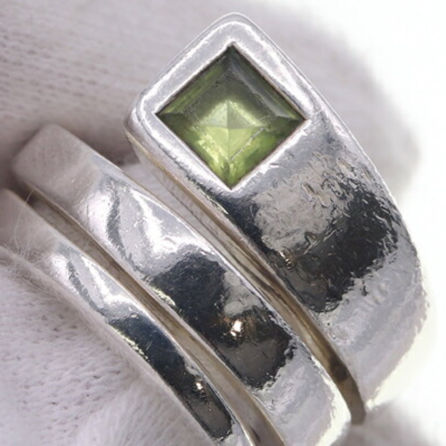 Gucci Spiral Ring in Sterling Silver (925) with Peridot and Green Stones, Size 8/US 4.5