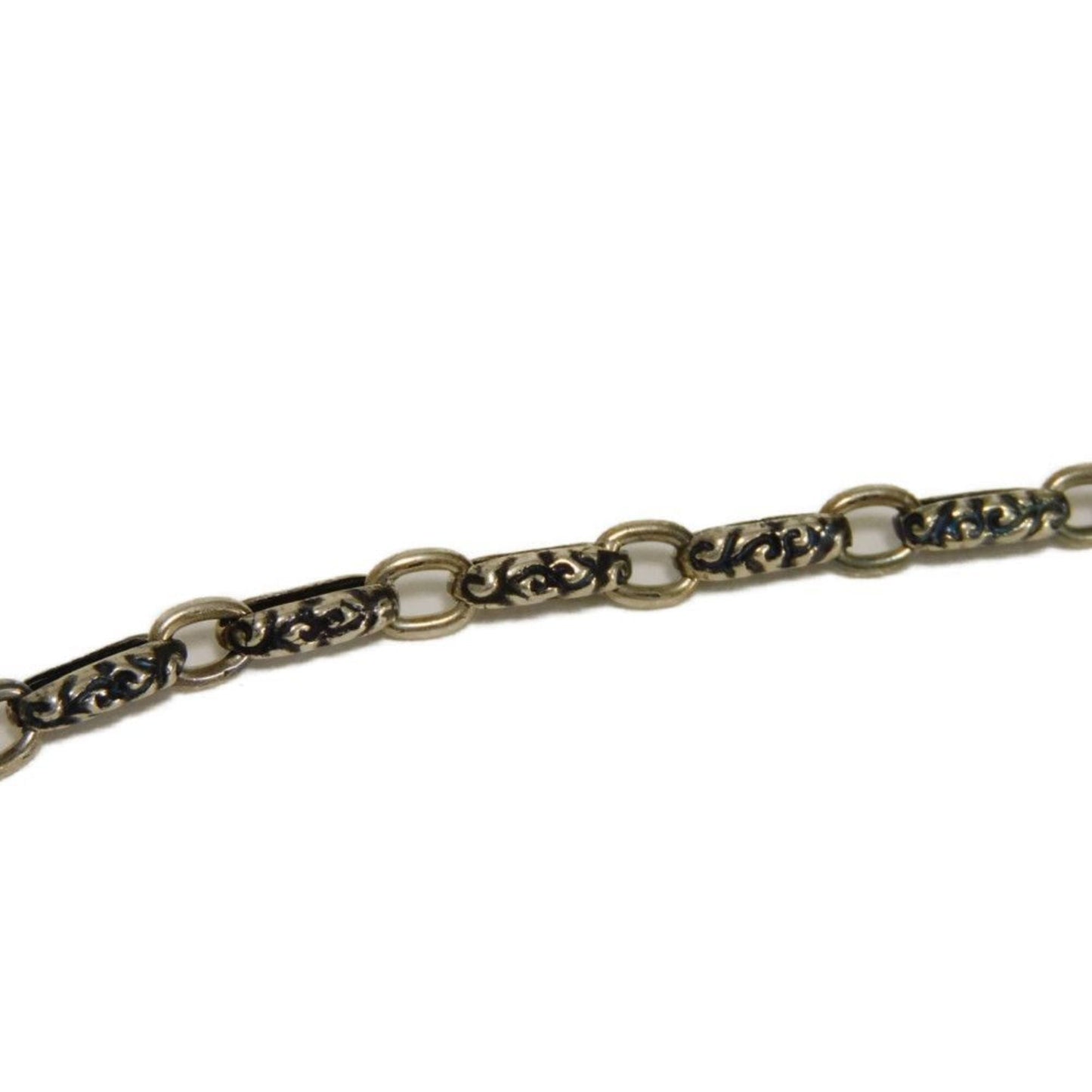 Gucci G Cube Crystal 17 Square Bracelet with Smoked Finish, Rhinestones, and Arabesque Design in Ag925 (550888 J7863 8192) for Women