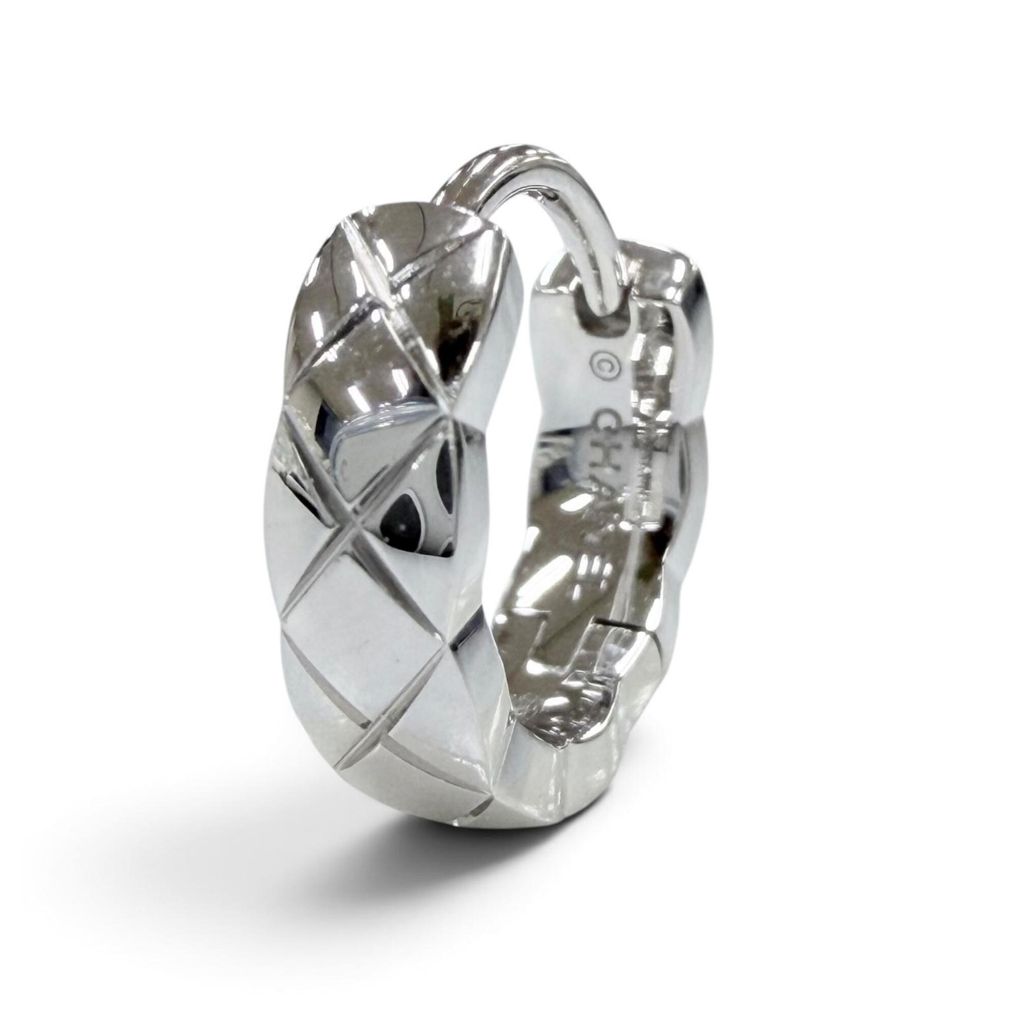 CHANEL J12687 Coco Crush Collection Single Mini Hoop Earrings AU750 (WG) White Gold, Weight 1.72g, Women's — Like New