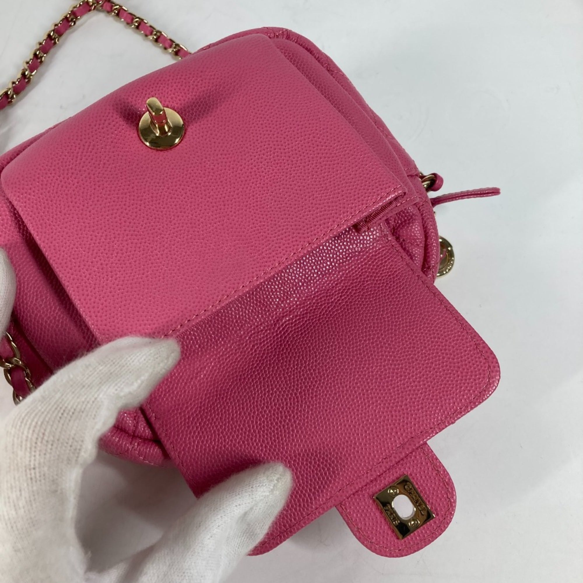 Chanel Matelasse Quilted Chain Bag Crossbody Pochette Shoulder Bag pink Gold — Like New