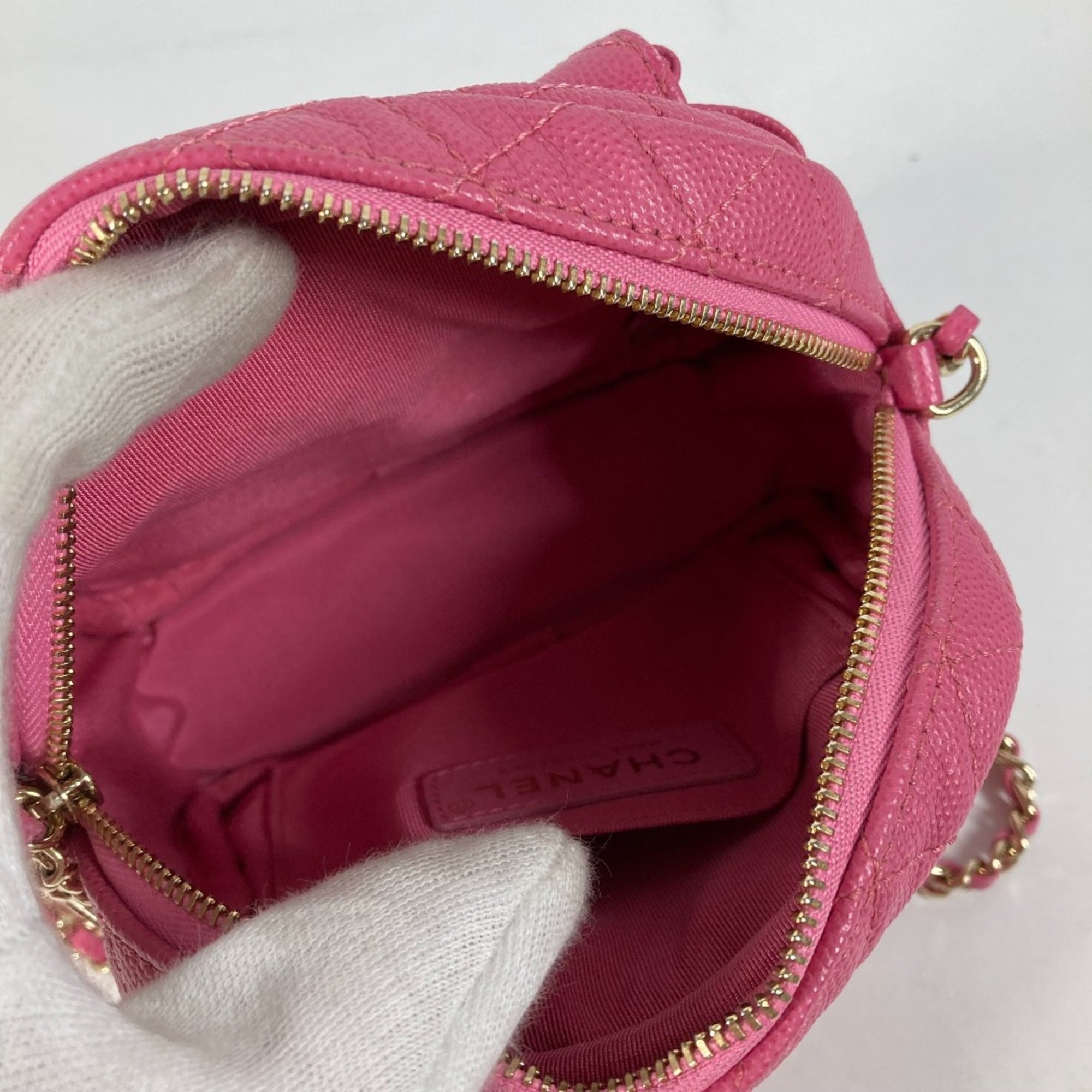 Chanel Matelasse Quilted Chain Bag Crossbody Pochette Shoulder Bag pink Gold — Like New