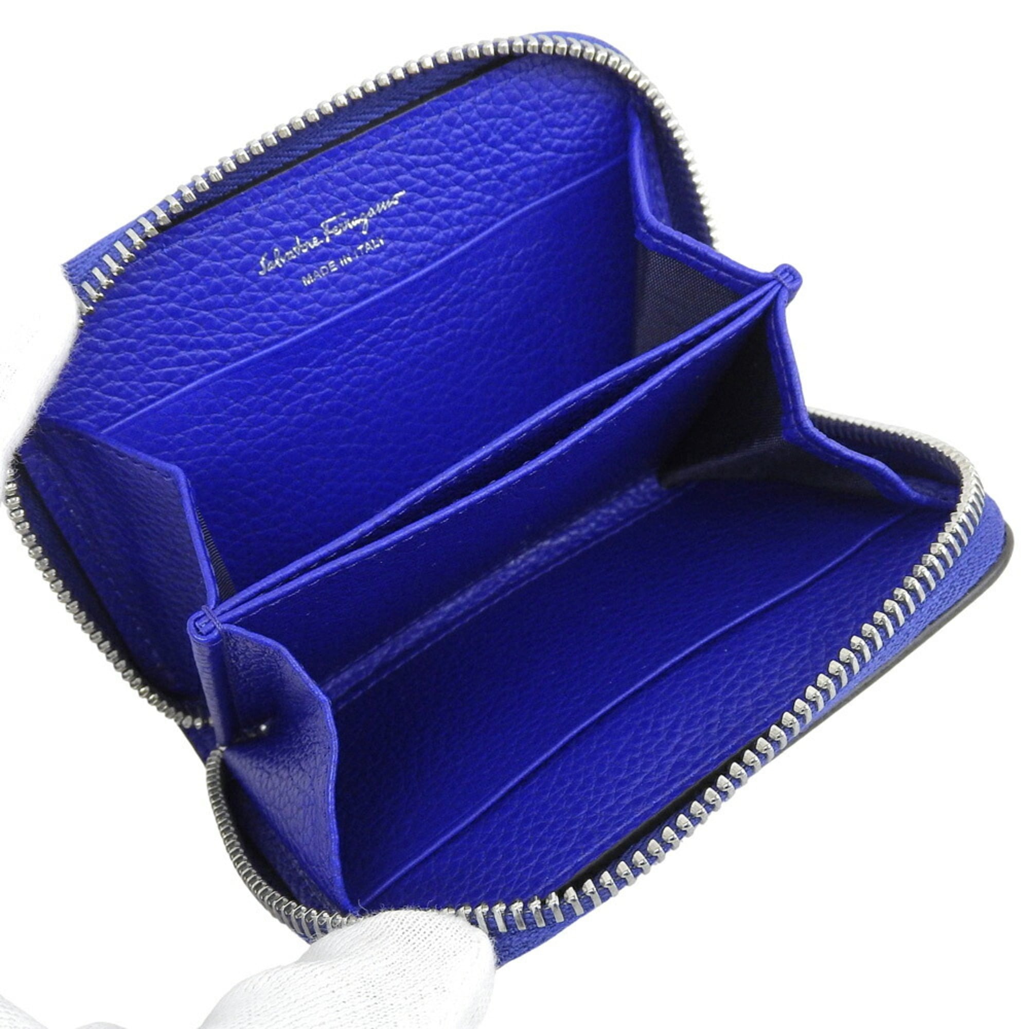 Like new Salvatore Ferragamo Gancini round coin purse JL 22 0406