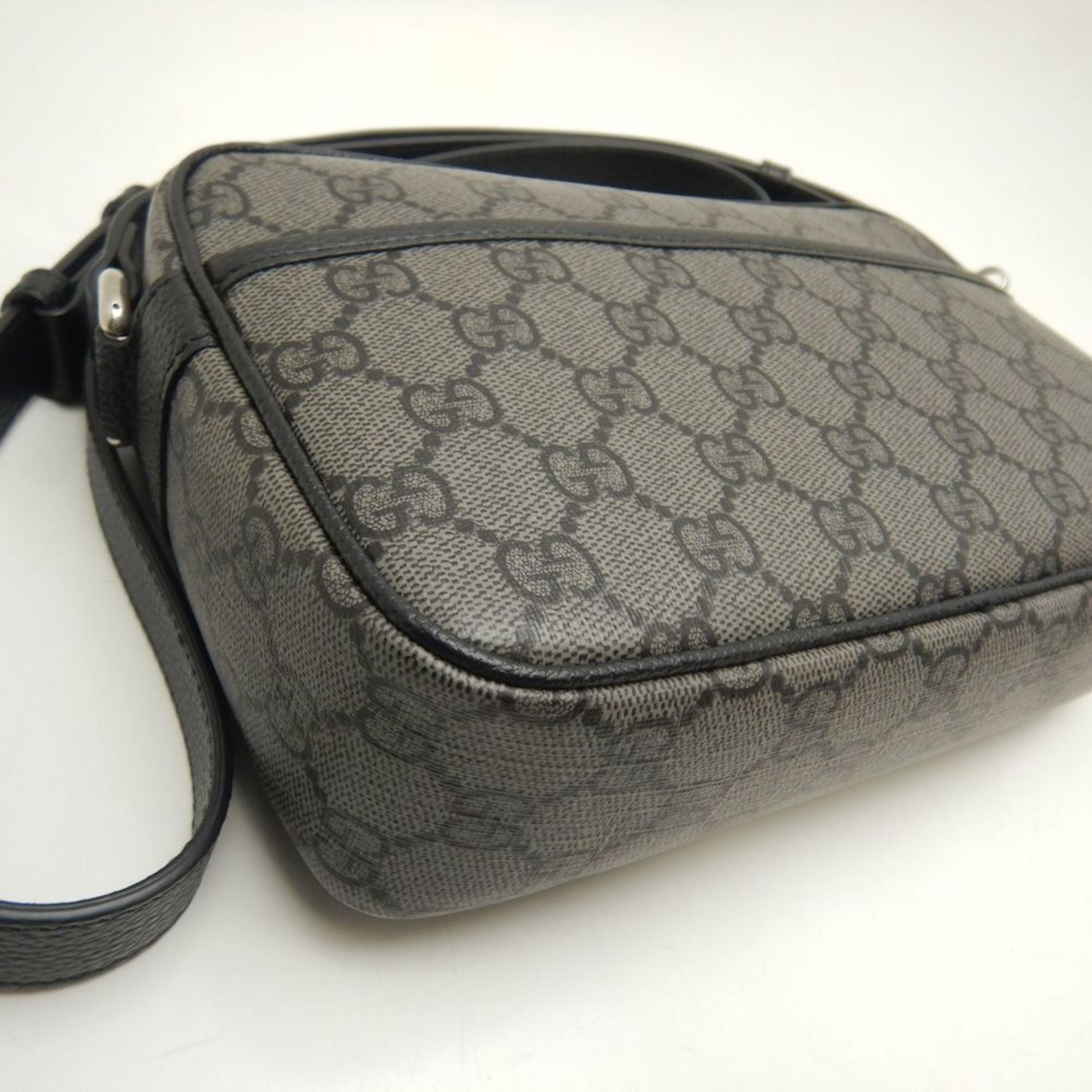 GUCCI Shoulder Bag 768391 GG Supreme Canvas Black 252514 — Like New